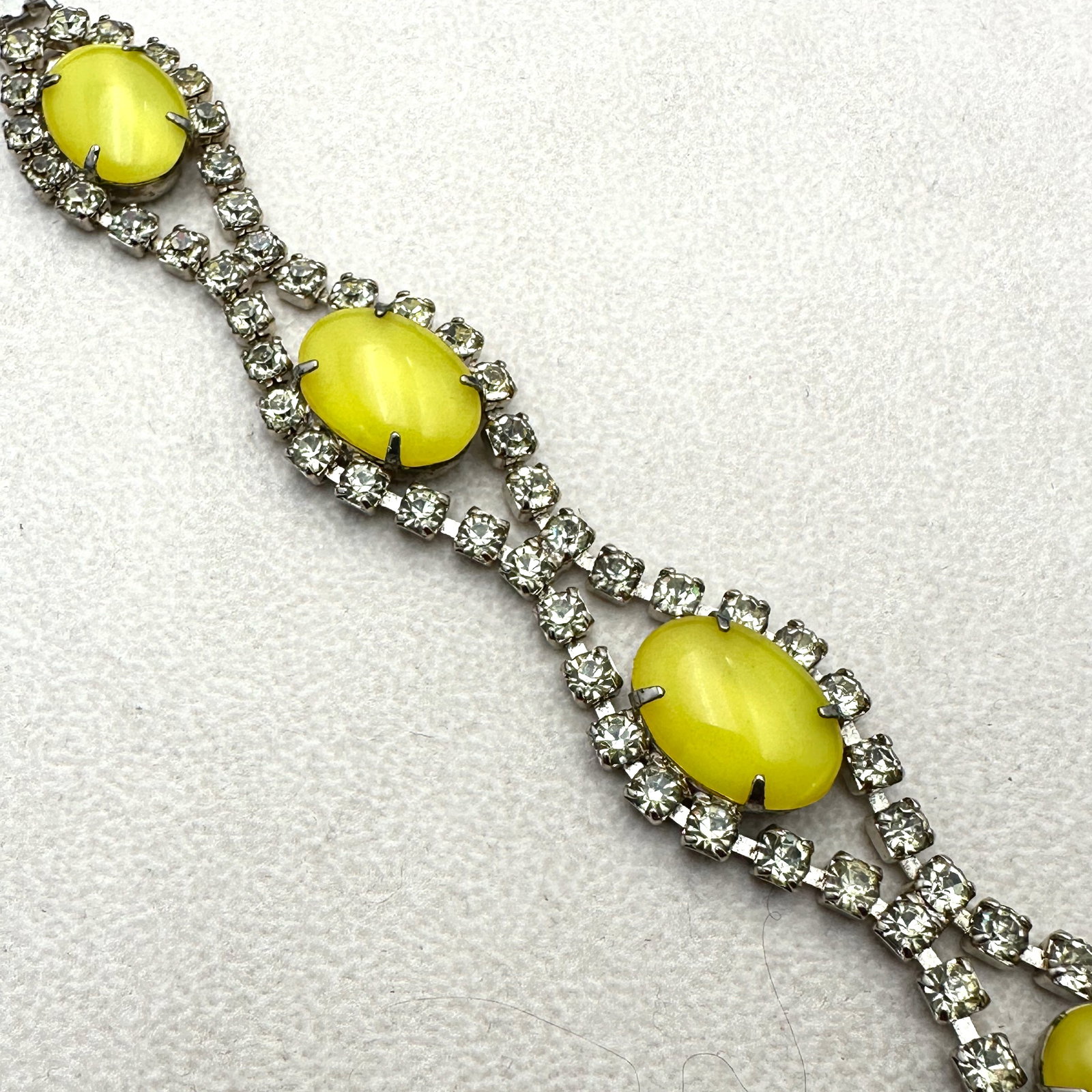 Vintage Yellow Glass Rhinestone Gold Tone Bracelet 6.5 Inch: Vintage Yellow Glass Rhinestone Gold Tone Bracelet 6.5 Inch