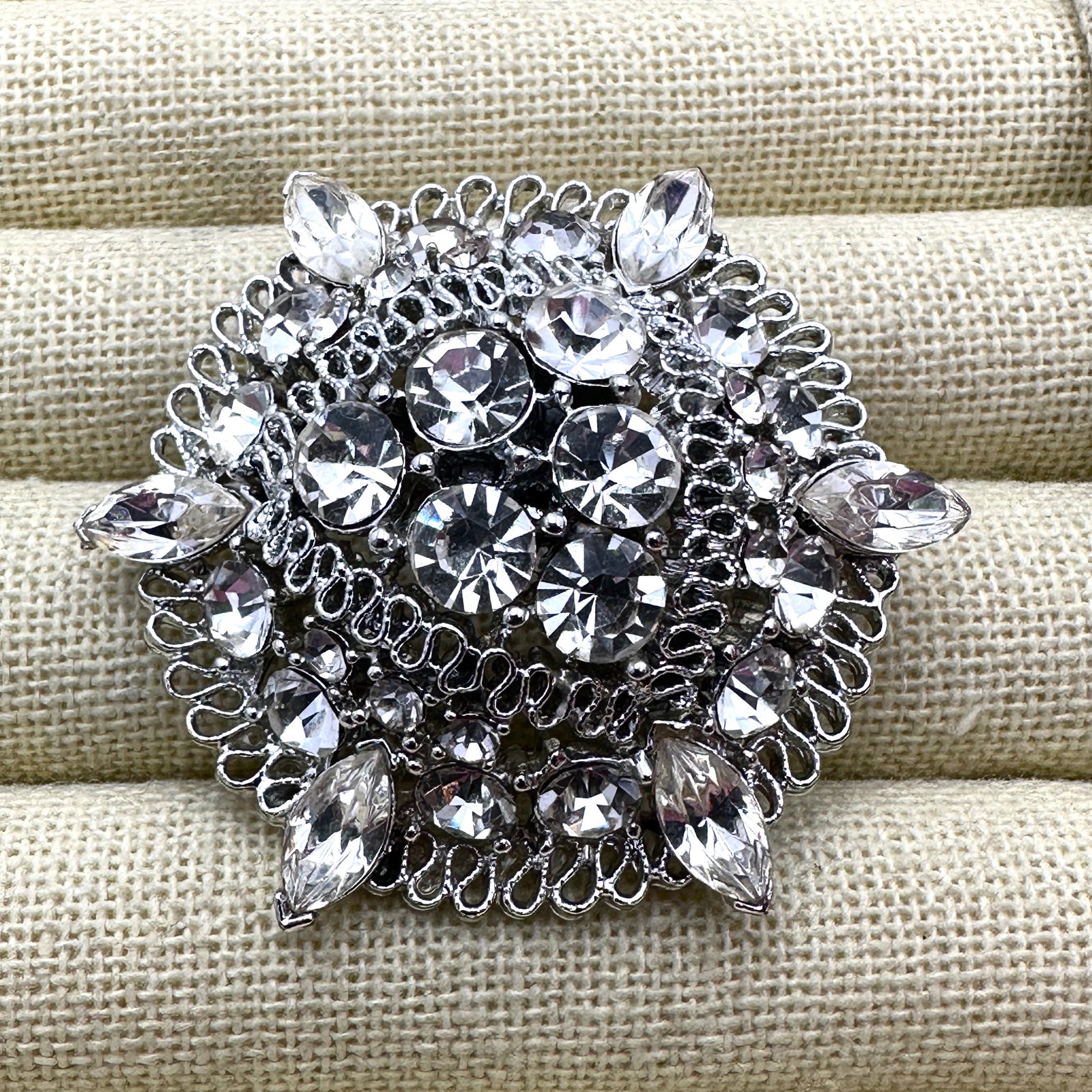 Vintage Lisner Clear Glass Rhinestone Silver Tone Domed Brooch Pin 2 Inch: Vintage Lisner Clear Glass Rhinestone Silver Tone Domed Brooch Pin 2 Inch