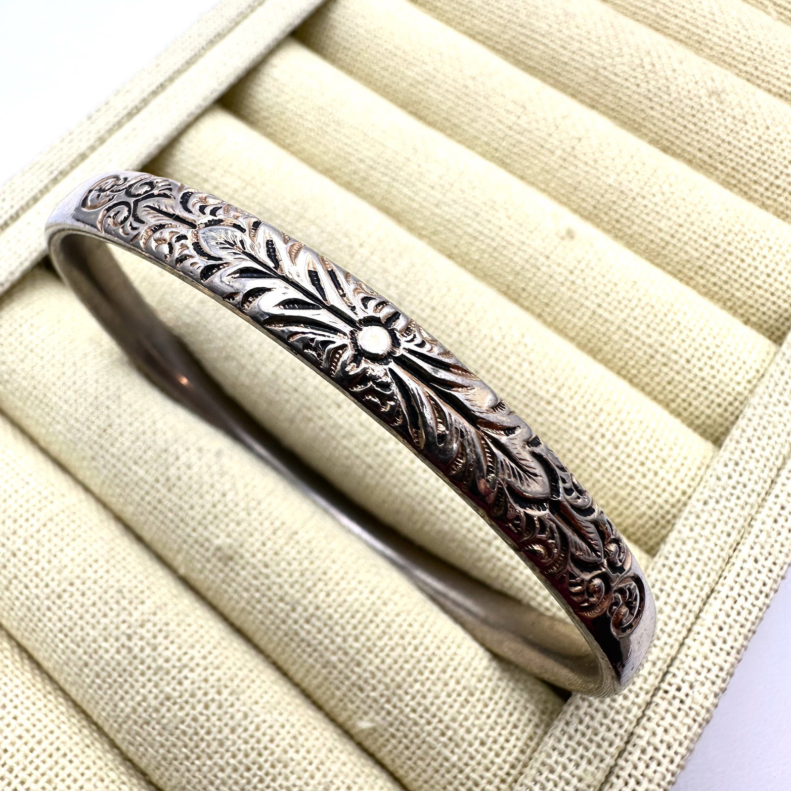 Vintage Whiting and Davis Silver Tone Bangle Bracelet Floral Design 7.5 Inch (1 of 2)