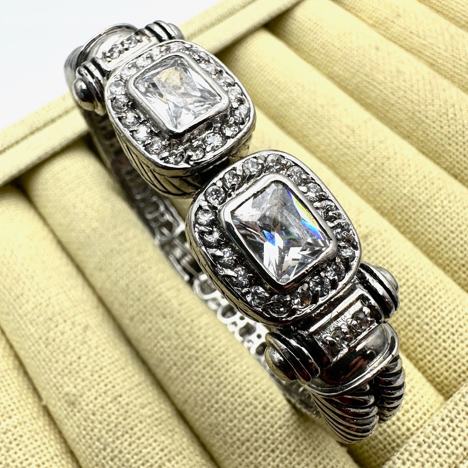 Clear Crystal Silver Tone Hinged Bangle Bracelet 7 Inch (1 of 2)