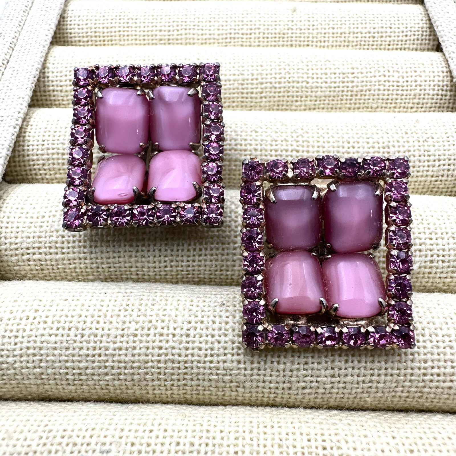 Vintage Unsigned High End Pink Glass Rhinestone Gold Tone Clip Earrings 1.25 Inch: Vintage Unsigned High End Pink Glass Rhinestone Gold Tone Clip Earrings 1.25 Inch