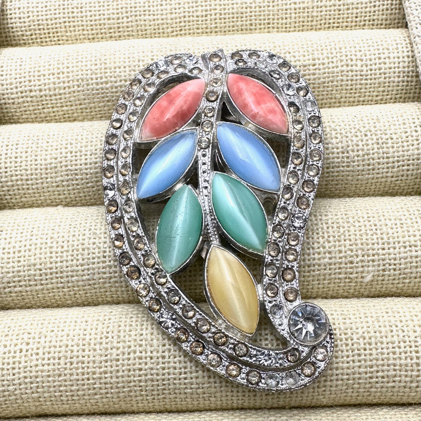 Antique Cats Eye Glass Silver Pot Metal Fur Clip 2.5 Inch: Antique Cats Eye Glass Silver Pot Metal Fur Clip 2.5 Inch
