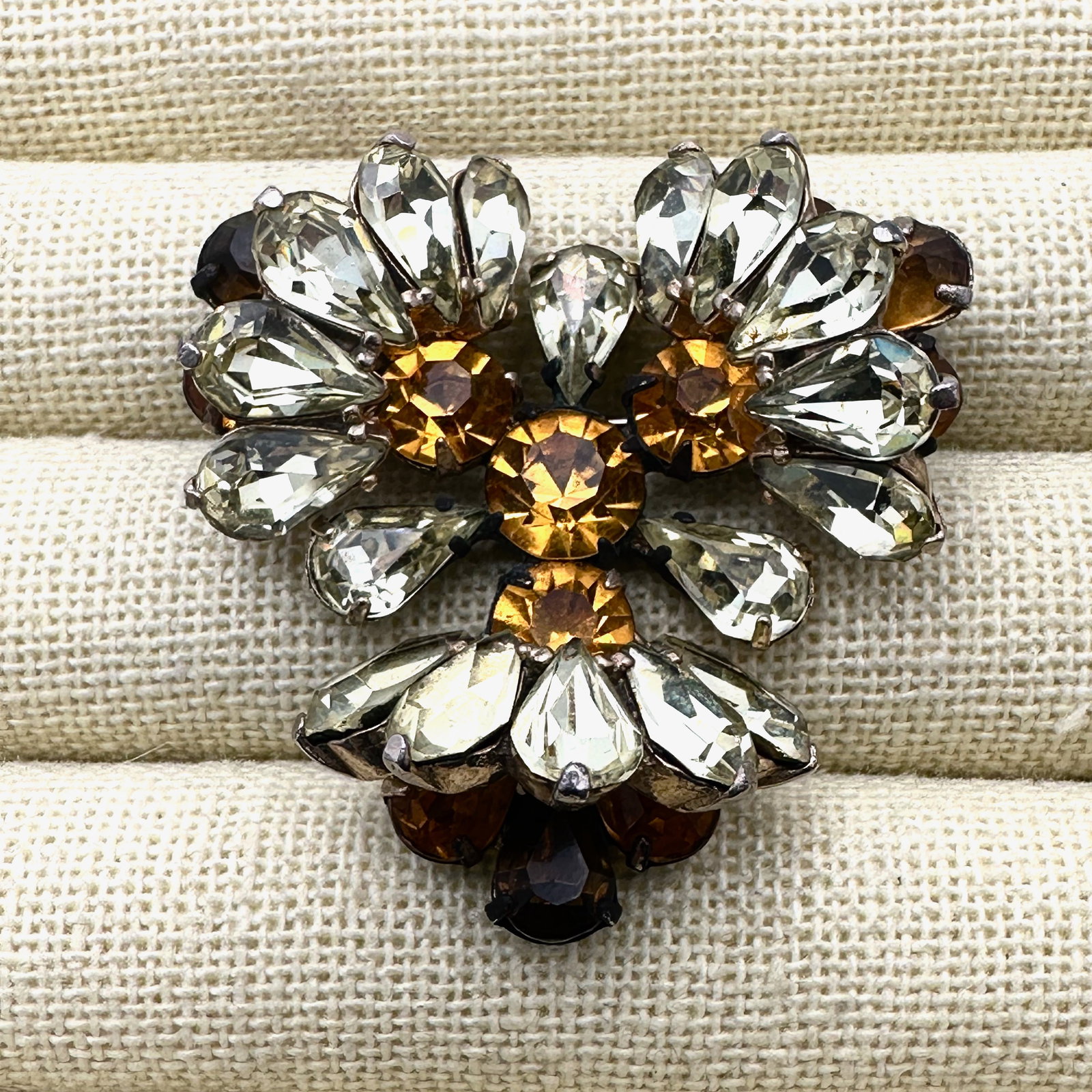 Vintage High End Unsigned Yellow and Orange Glass Rhinestone Gold Tone Brooch Pin 1.75 Inch: Vintage High End Unsigned Yellow and Orange Glass Rhinestone Gold Tone Brooch Pin 1.75 Inch