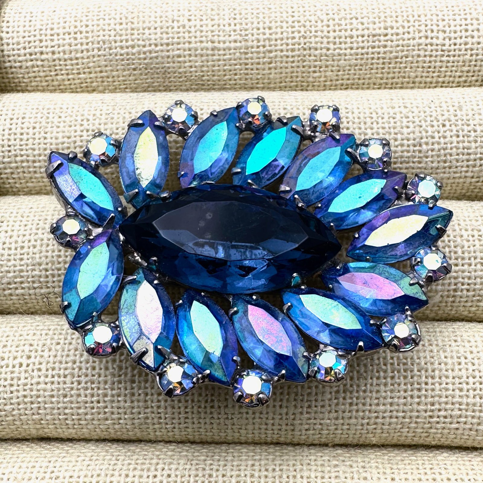 Vintage Blue Aurora Borealis Glass Rhinestone Silver Tone Brooch Pin 2.25 Inch: Vintage Blue Aurora Borealis Glass Rhinestone Silver Tone Brooch Pin 2.25 Inch