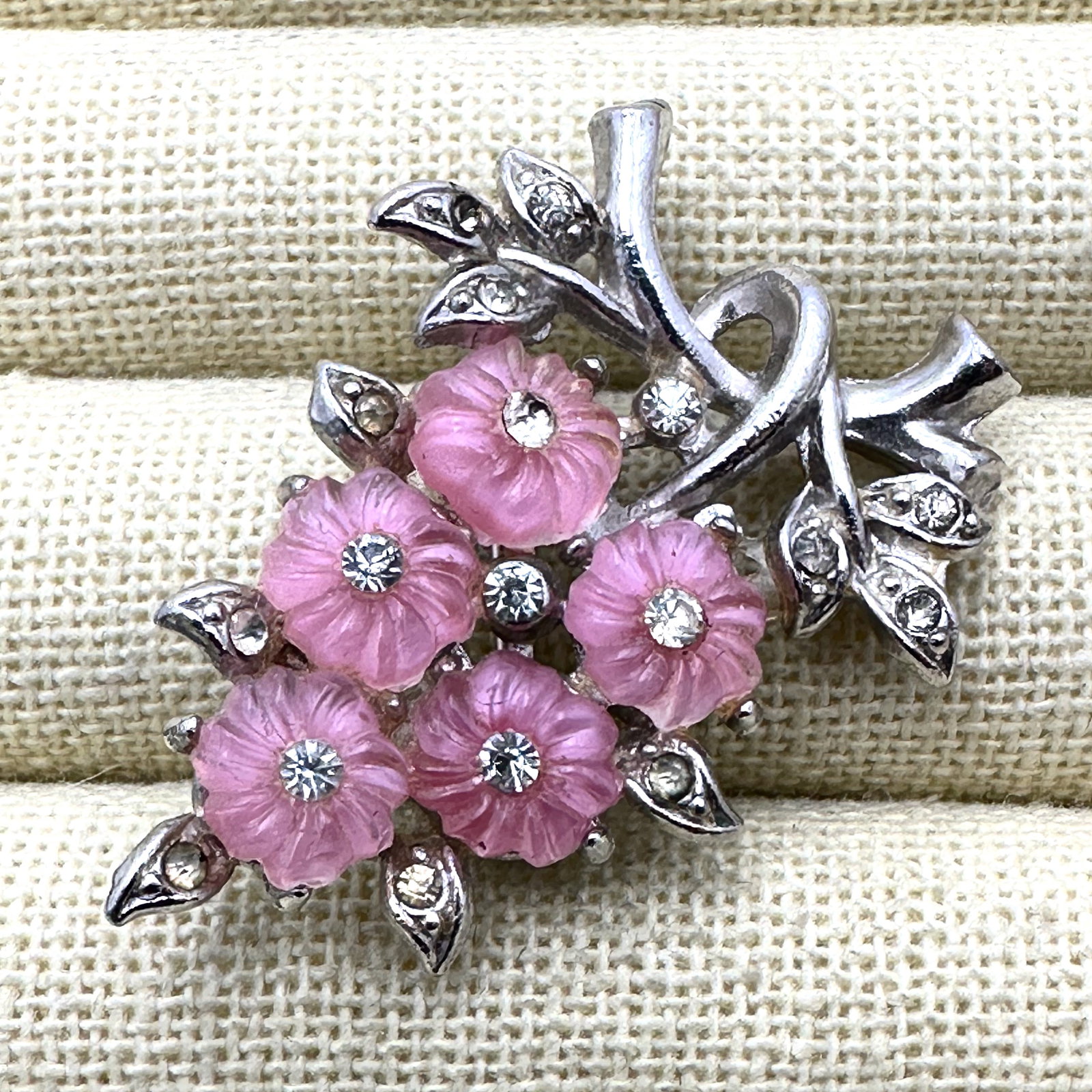 Vintage Pink Pressed Glass Rhinestone Silver Tone Brooch pin 1.75 Inch: Vintage Pink Pressed Glass Rhinestone Silver Tone Brooch pin 1.75 Inch