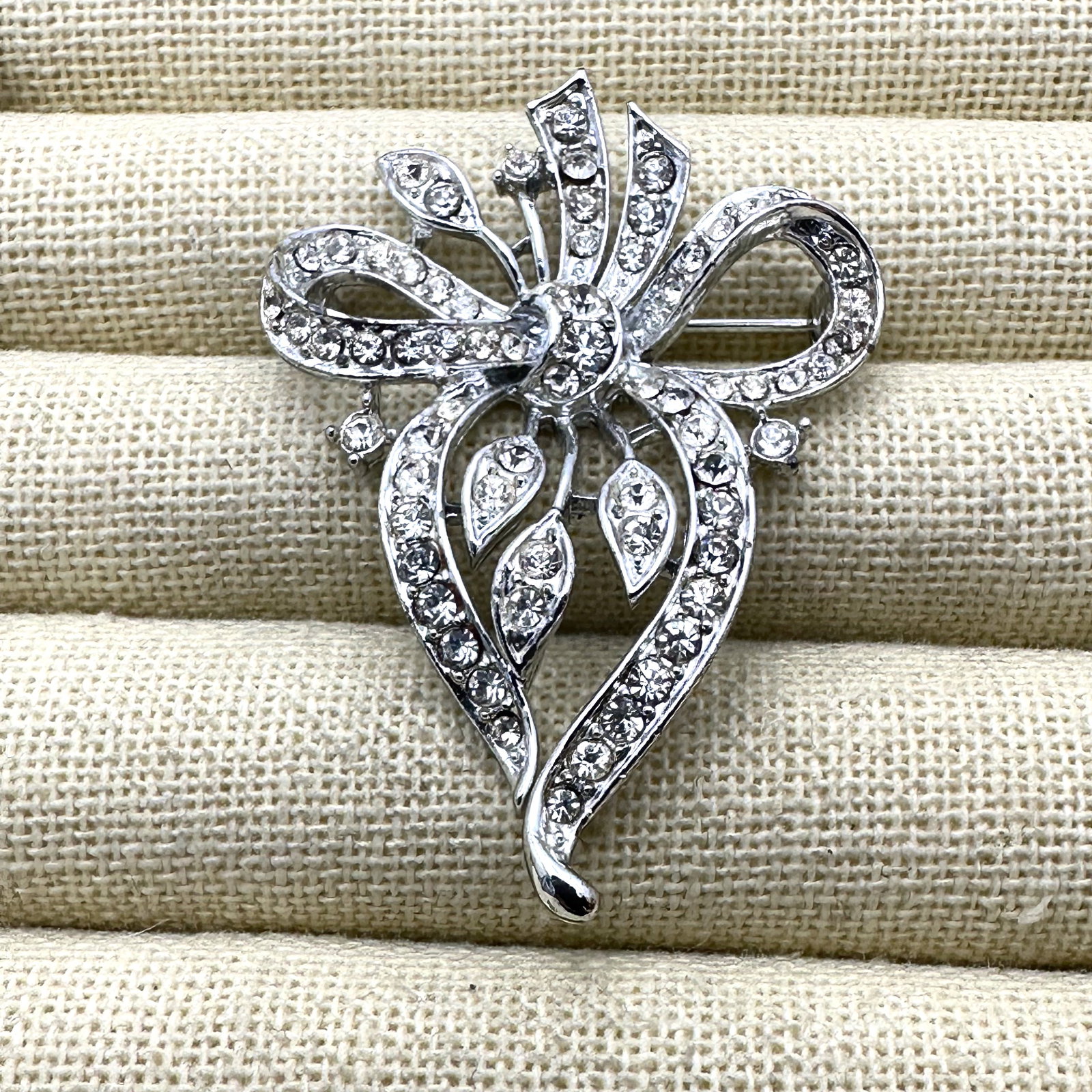 Vintage Lisner Clear Glass Rhinestone Silver Tone Brooch Pin 2 Inch: Vintage Lisner Clear Glass Rhinestone Silver Tone Brooch Pin 2 Inch