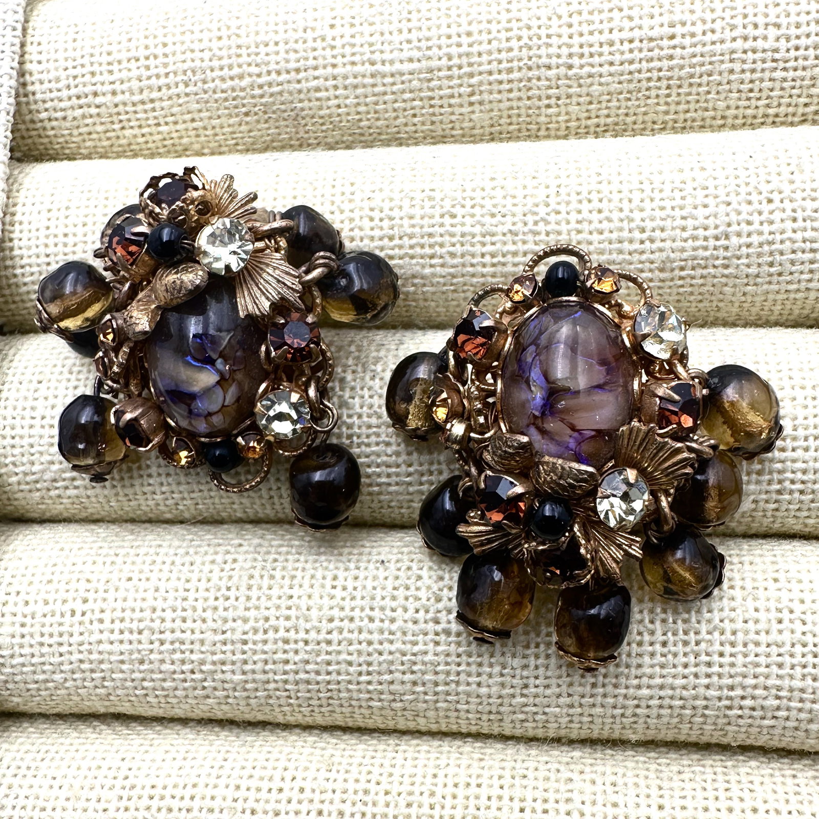 Vintage Demario Brown Glass Bead Gold Tone Clip Earrings: Vintage Demario Brown Glass Bead Gold Tone Clip Earrings