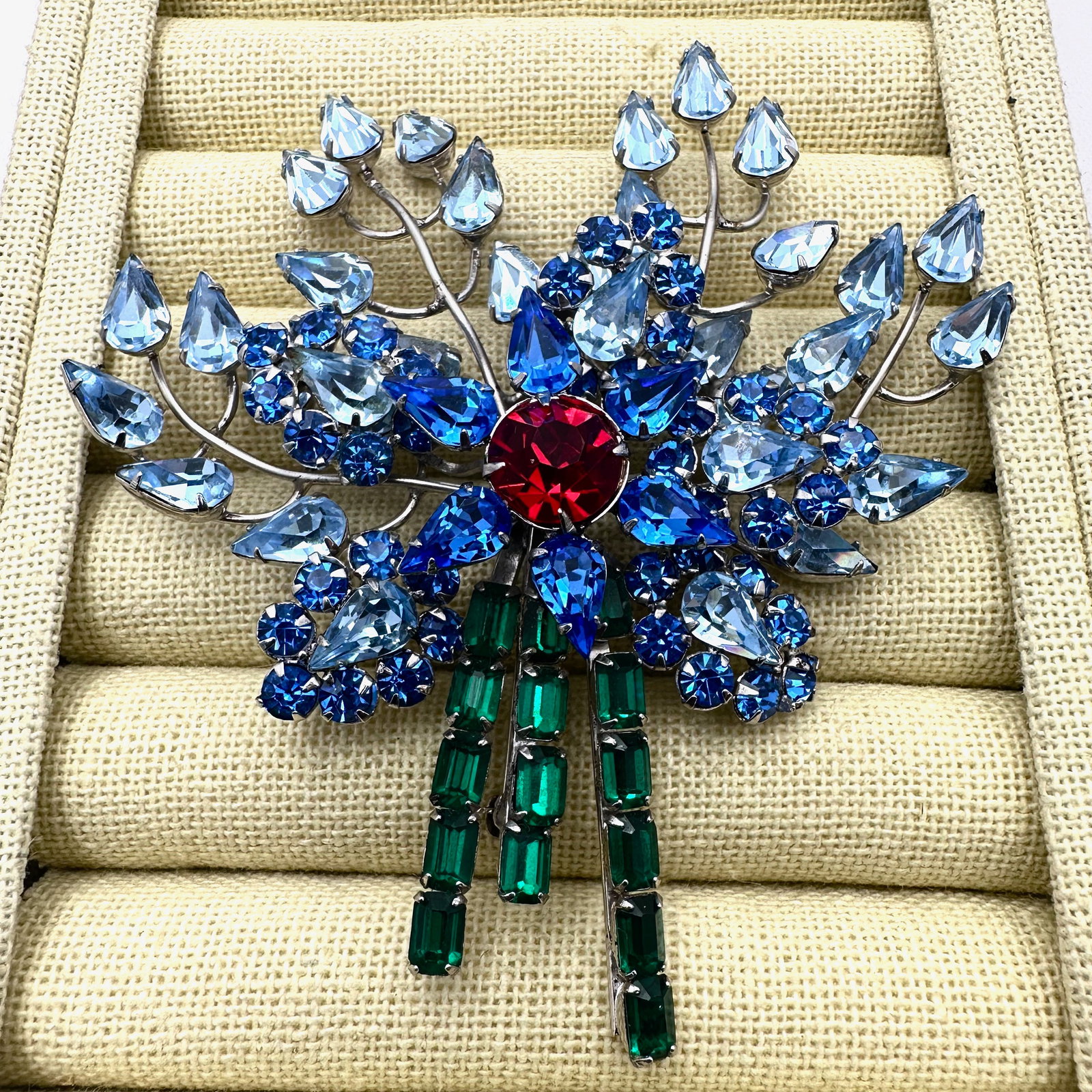 Vintage High End Unsigned Large Blue Glass Rhinestone Flower Bouquet Silver Tone Brooch Pin 4 Inch: Vintage High End Unsigned Large Blue Glass Rhinestone Flower Bouquet Silver Tone Brooch Pin 4 Inch