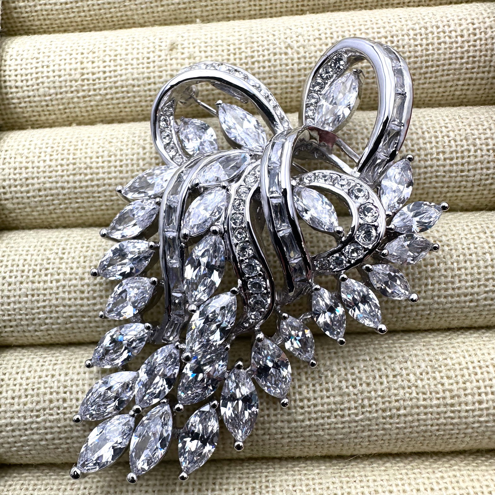 Vintage Nolan Miller Clear Glass Rhinestone Silver Tone Brooch Pin 3 Inch Pristine Condition (1 of 2)