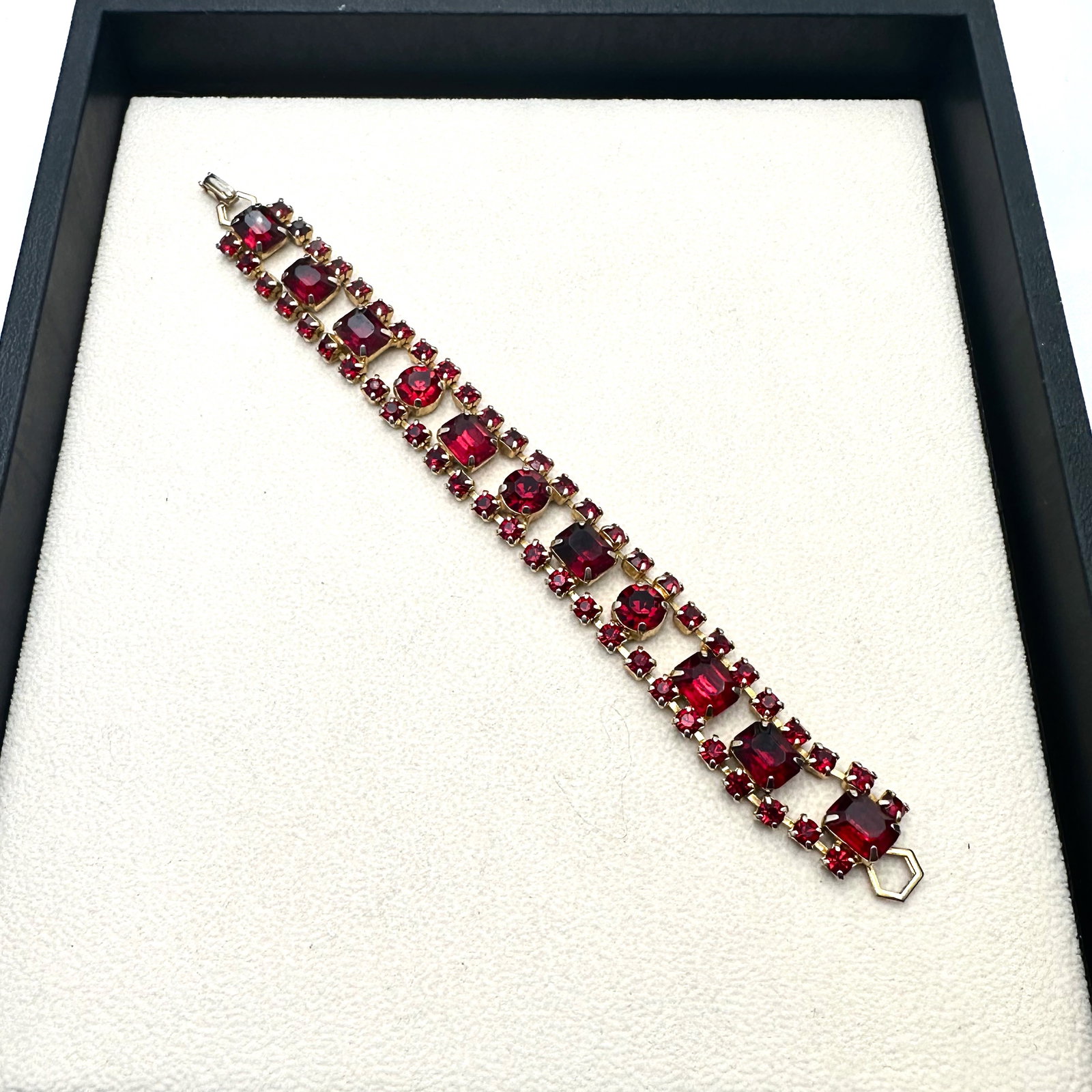 Vintage Red Glass Rhinestone Gold Tone Bracelet 7 Inch: Vintage Red Glass Rhinestone Gold Tone Bracelet 7 Inch