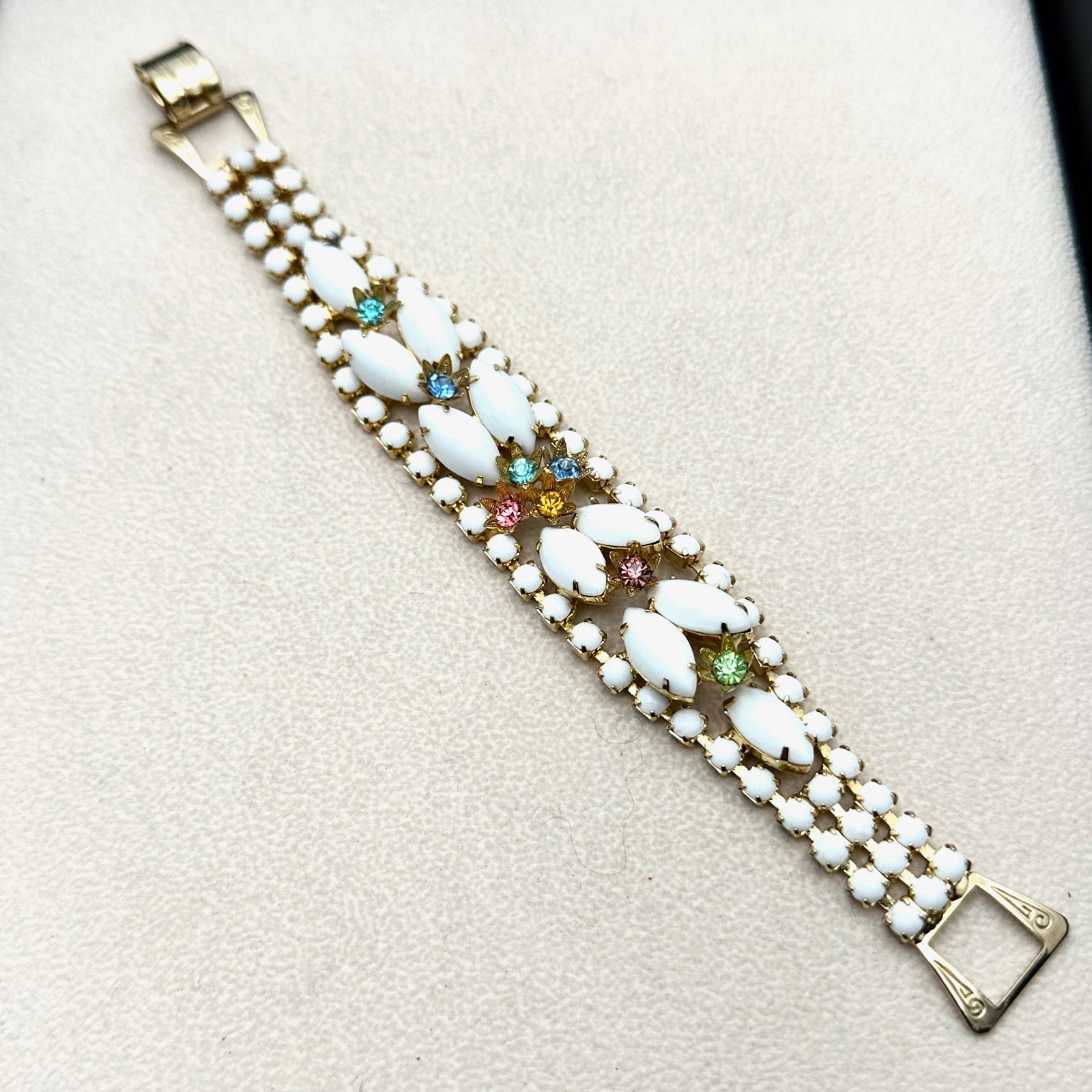 Vintage High End Unsigned White Milk Glass and Pastel Rhinestone Gold Tone Necklace 7 Inch: Vintage High End Unsigned White Milk Glass and Pastel Rhinestone Gold Tone Necklace 7 Inch