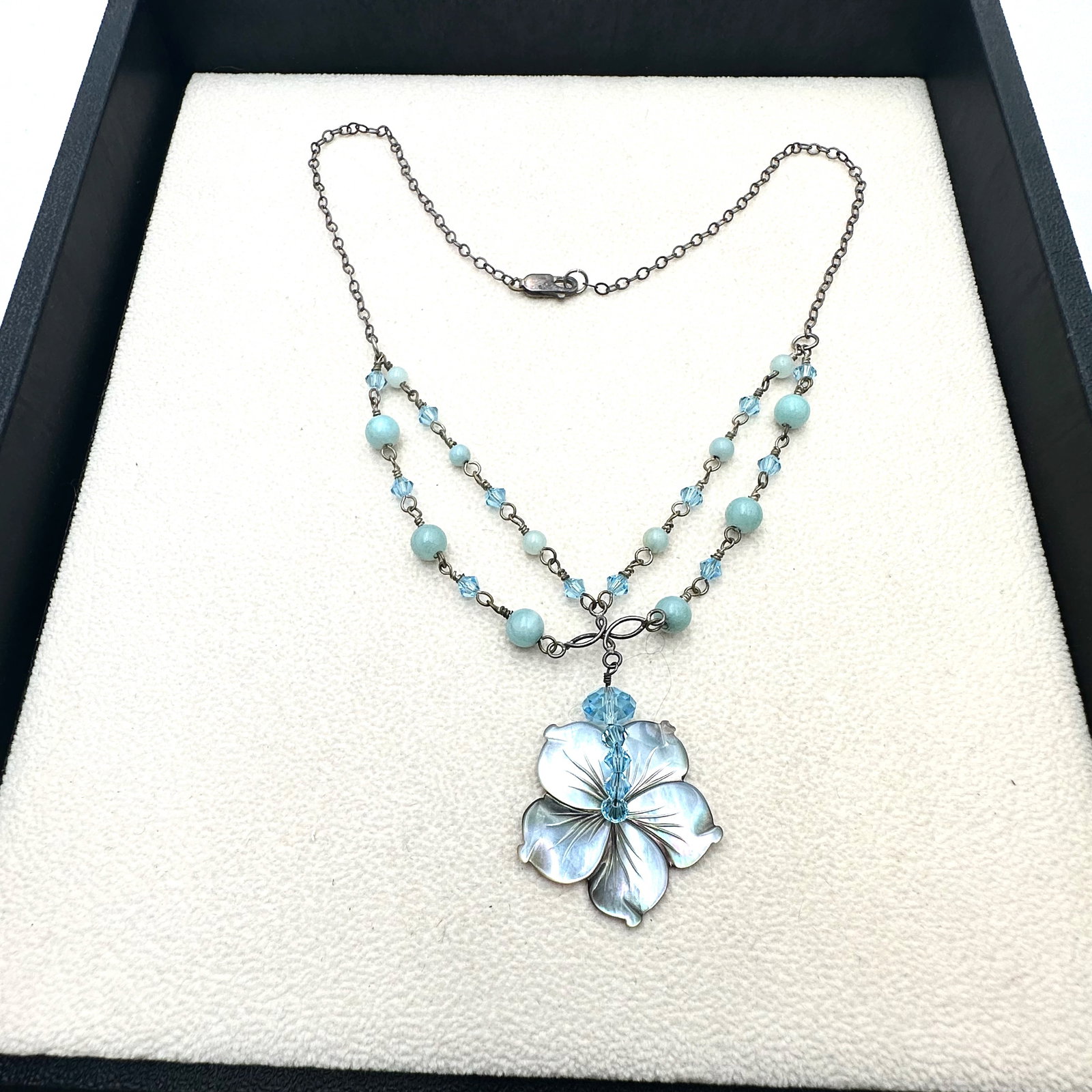 Vintage Mother of Pearl Flower Pendant Blue Crystal Sterling Silver Necklace 15 Inch: Vintage Mother of Pearl Flower Pendant Blue Crystal Sterling Silver Necklace 15 Inch