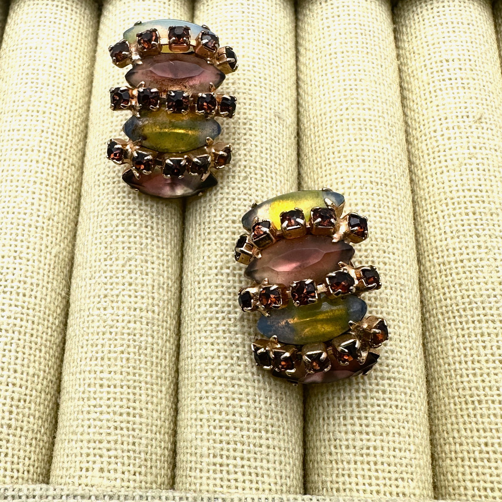 Vintage Pink Yellow Glass Rhinestone Gold Tone Clip Earrings 1.25 Inch: Vintage Pink Yellow Glass Rhinestone Gold Tone Clip Earrings 1.25 Inch