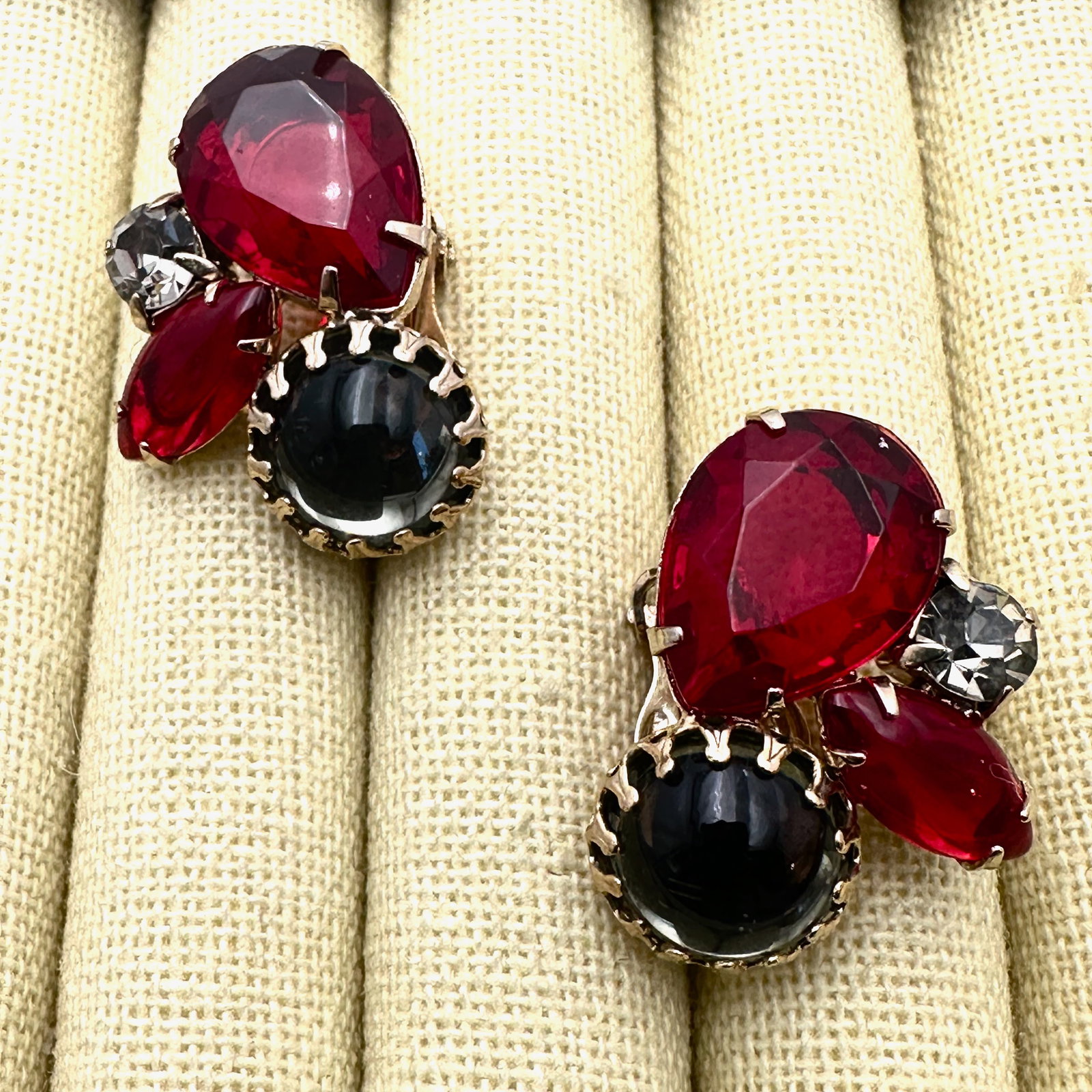 Vintage Red and Grey Glass Rhinestone Gold Tone Clip Earrings 1.25 Inch (1 of 2)
