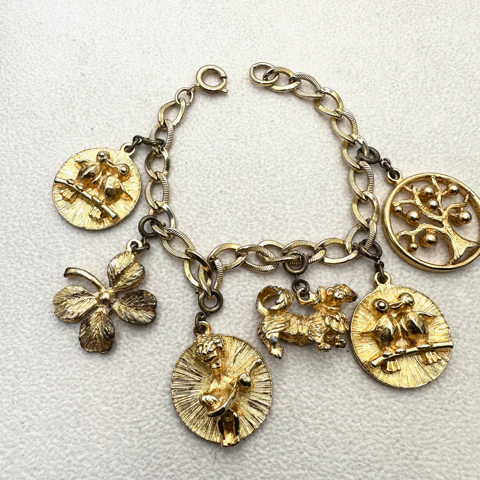 Vintage Gold Tone Charm Bracelet Dog Clover Birds and More 7 Inch: Vintage Gold Tone Charm Bracelet Dog Clover Birds and More 7 Inch