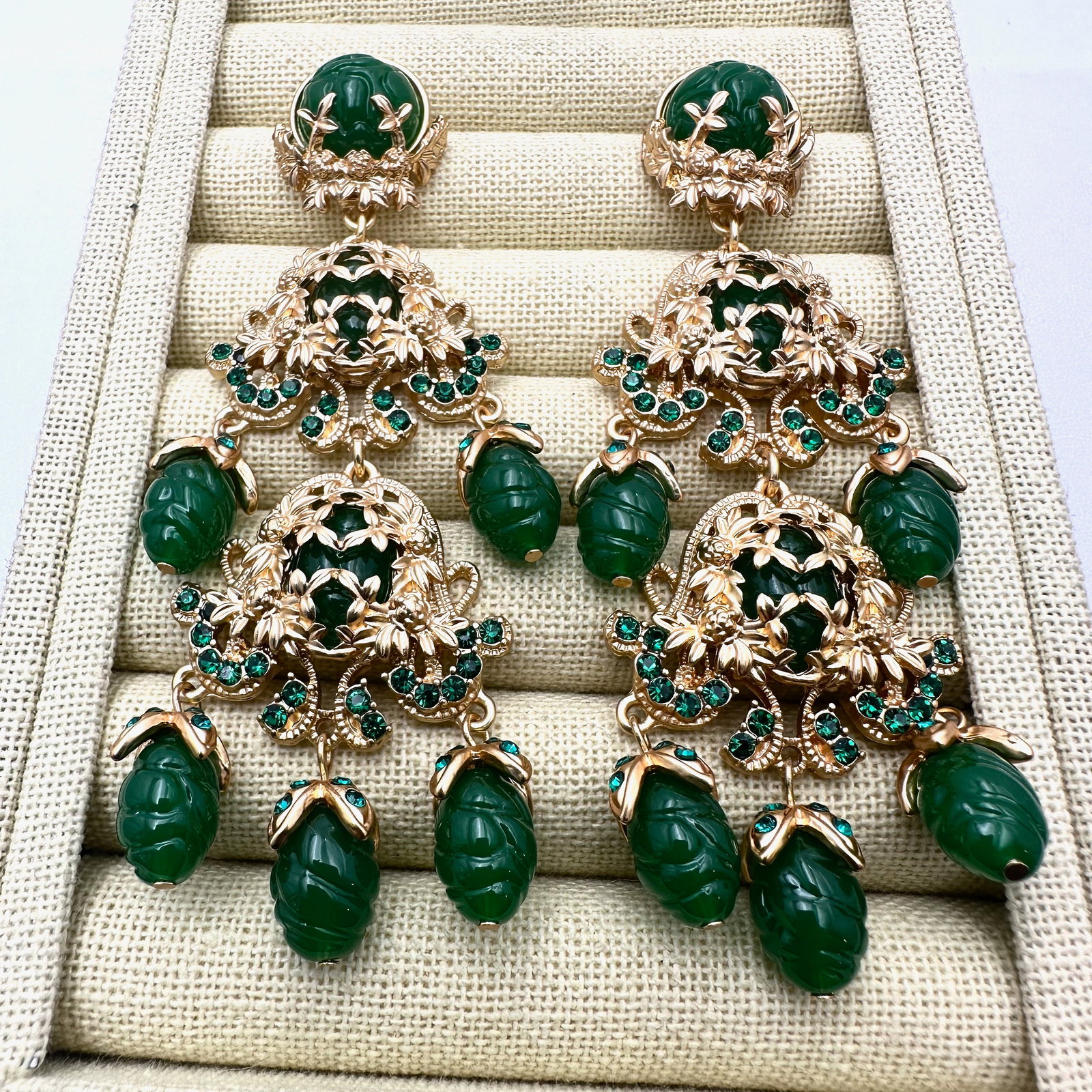Stunning Green Glass Gold Tone Chandelier Earrings Pierced 4 Inch Length: Stunning Green Glass Gold Tone Chandelier Earrings Pierced 4 Inch Length
