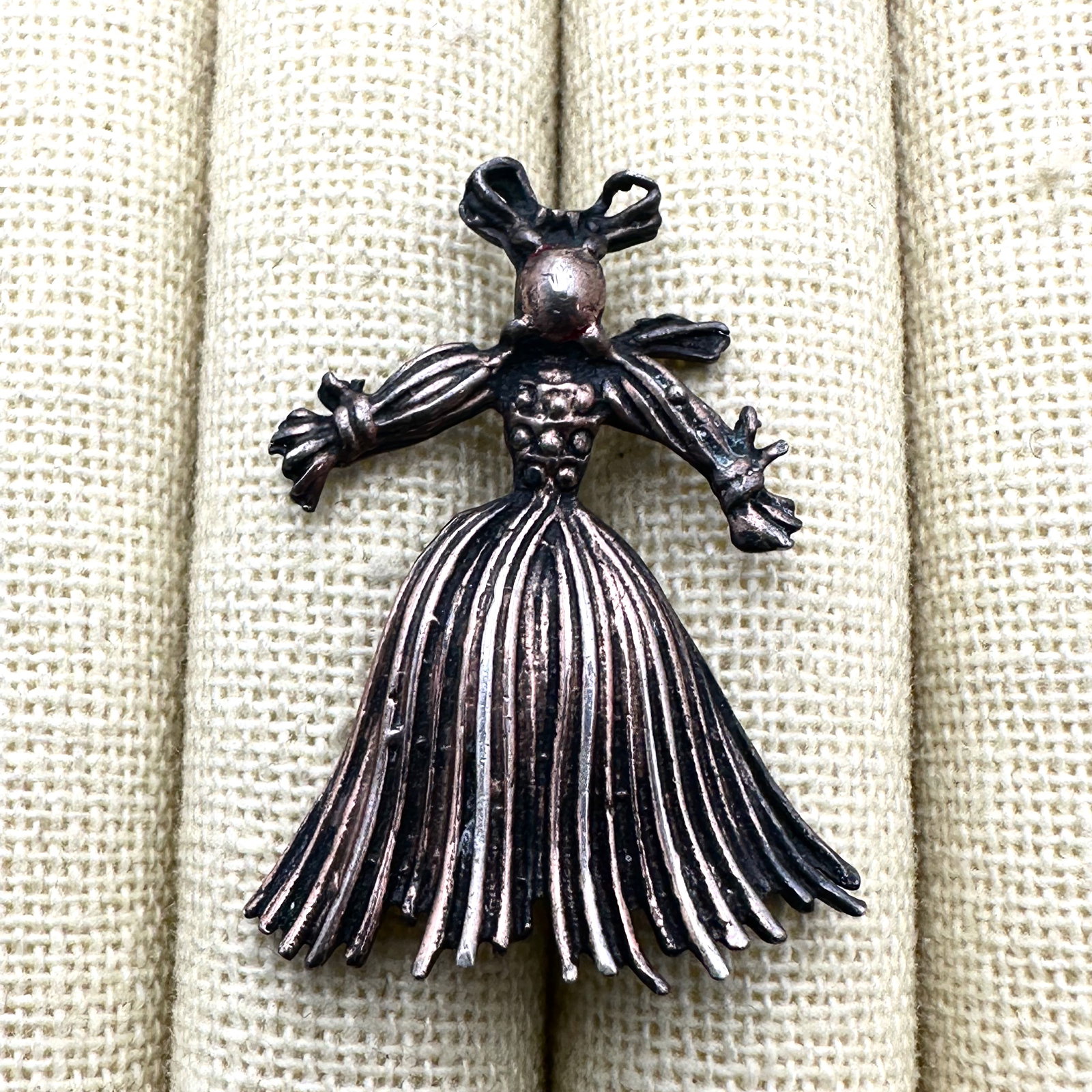 Vintage Unsigned Trifari? Rag Doll Brooch Pin (1 of 2)