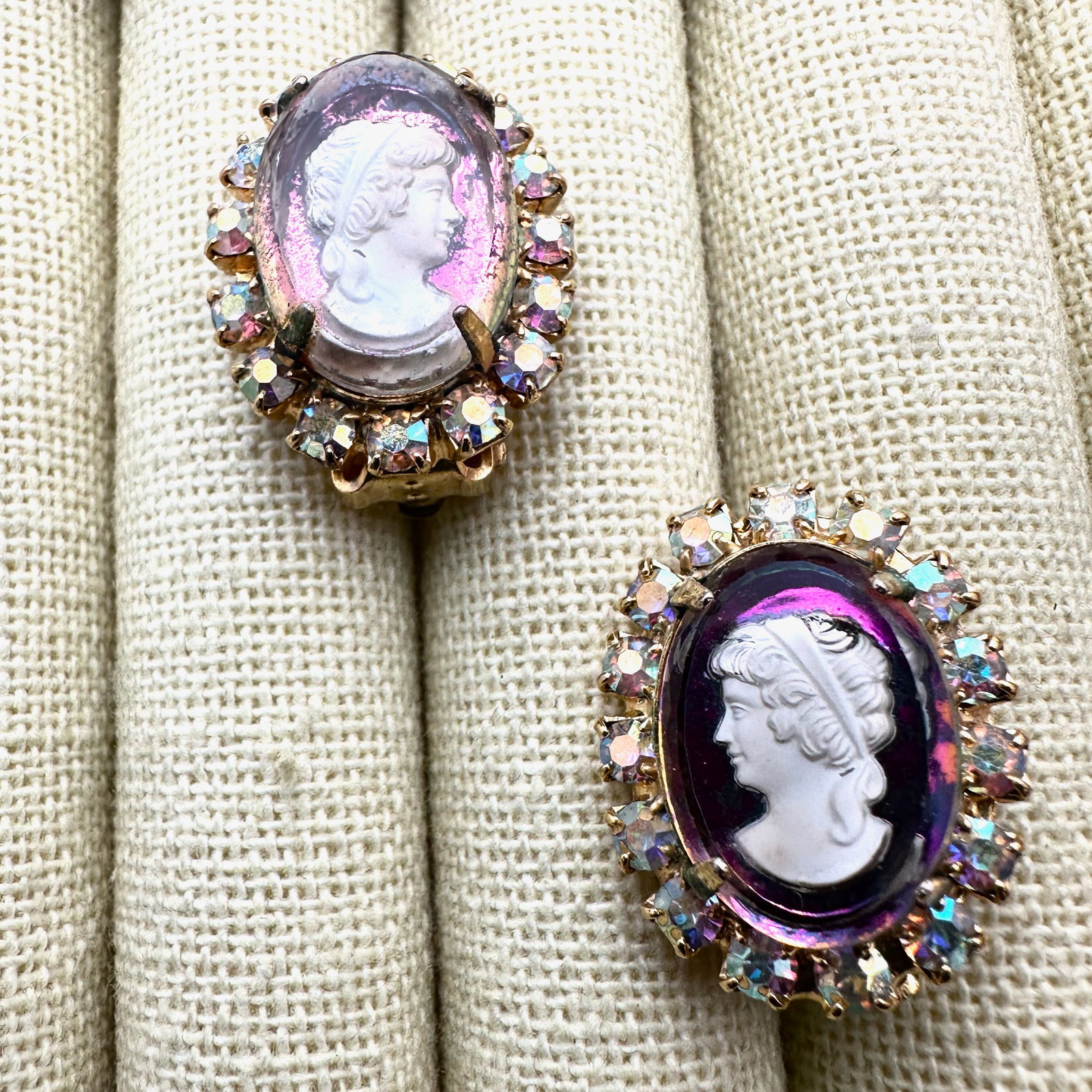 Vintage Tara Intaglio Glass Cameo Rhinestone Gold Tone Clip Earrings: Vintage Tara Intaglio Glass Cameo Rhinestone Gold Tone Clip Earrings