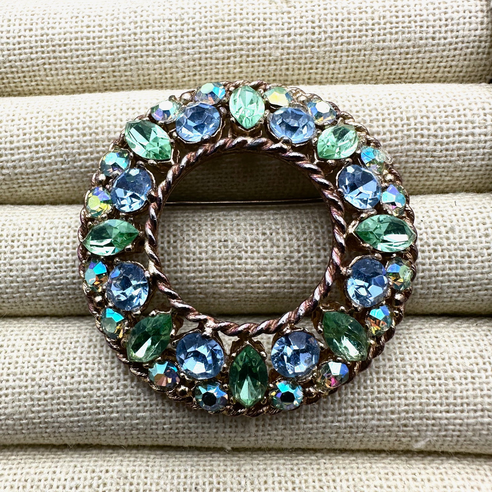 Vintage Regency Blue Green Glass Rhinestone Gold Tone Brooch Pin 2 Inch: Vintage Regency Blue Green Glass Rhinestone Gold Tone Brooch Pin 2 Inch