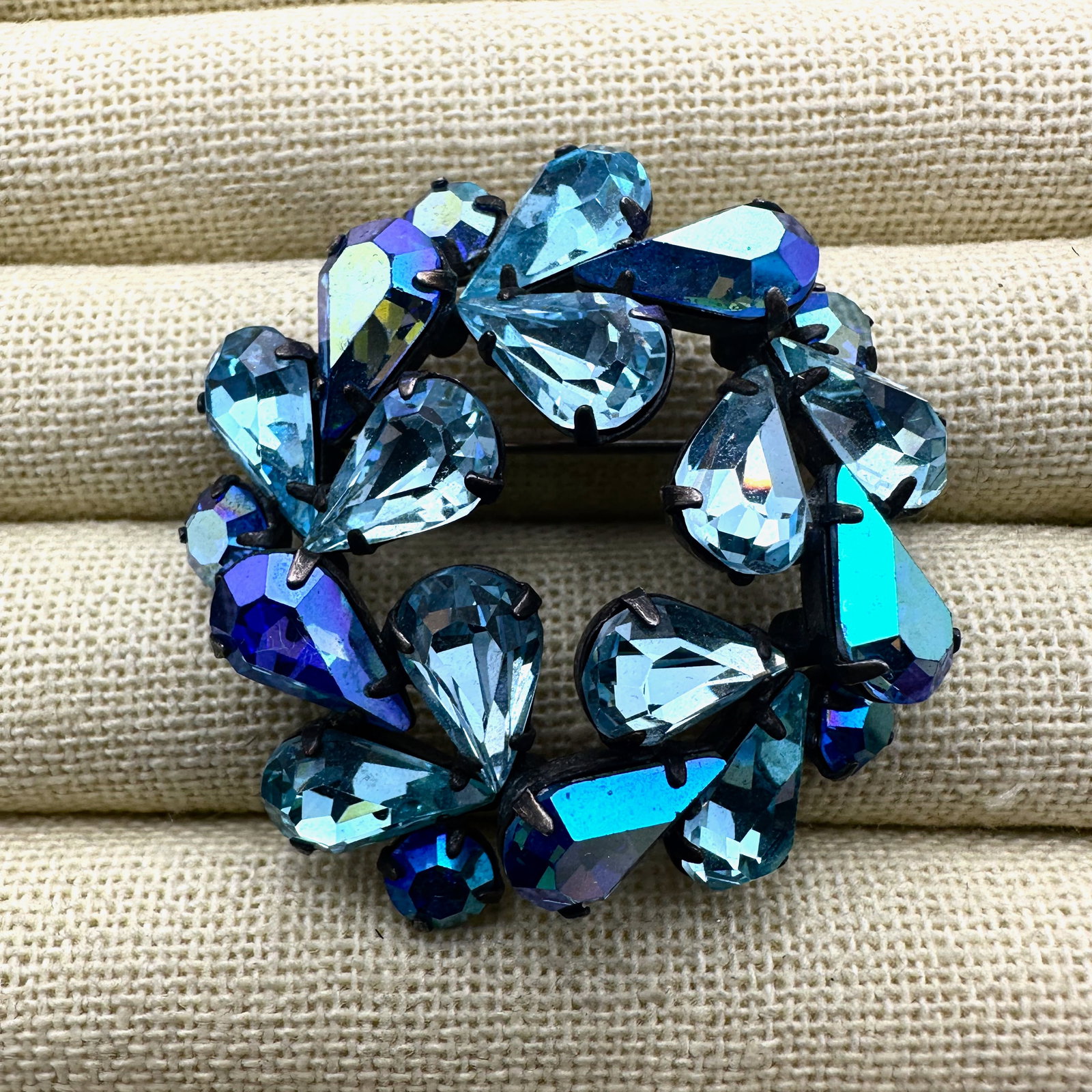 Vintage Regency Blue Aurora Borealis Glass Rhinestone Silver Tone Brooch Pin 2 Inch: Vintage Regency Blue Aurora Borealis Glass Rhinestone Silver Tone Brooch Pin 2 Inch
