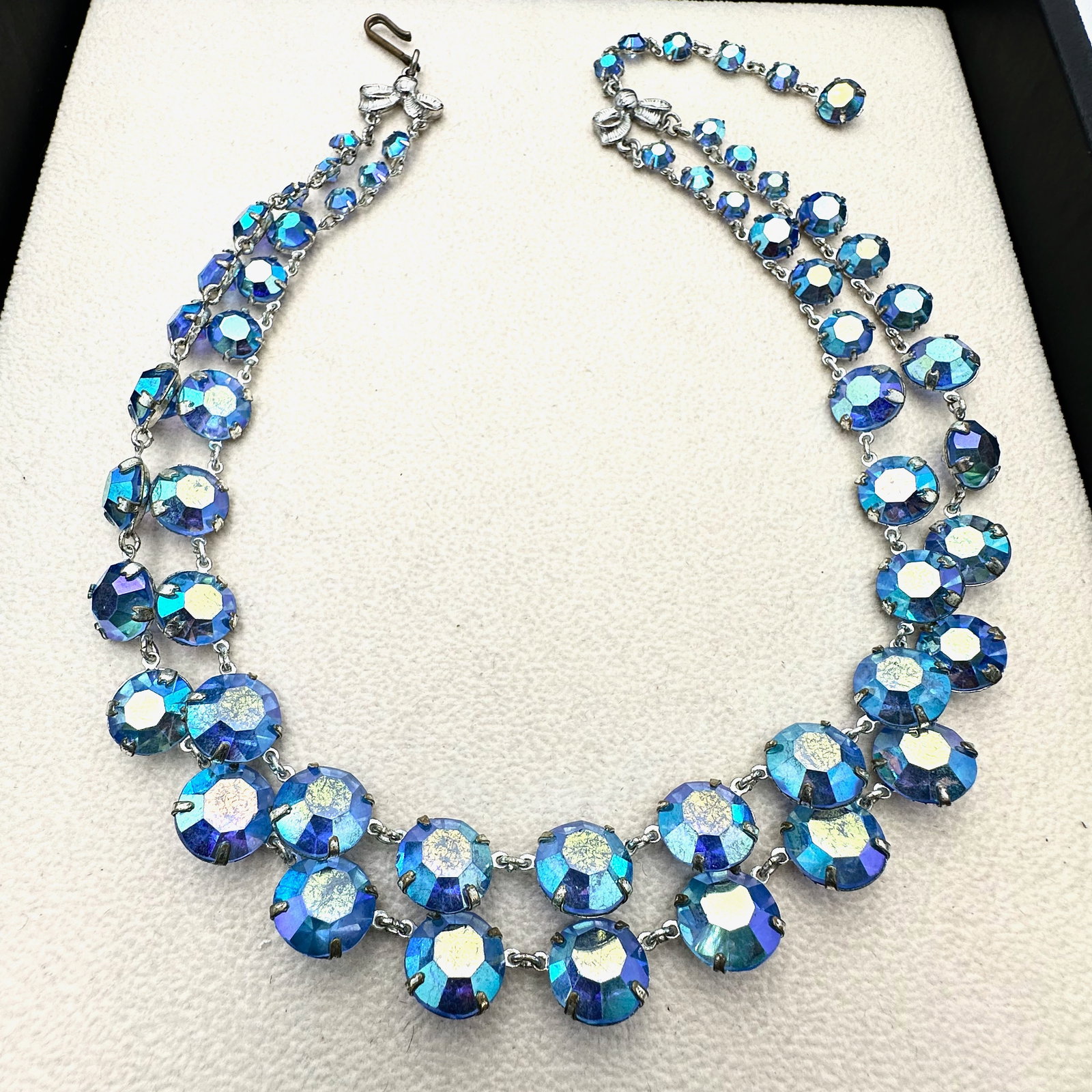 Vintage Bezel Set Blue Crystal Silver Tone Necklace 16 Inch: Vintage Bezel Set Blue Crystal Silver Tone Necklace 16 Inch