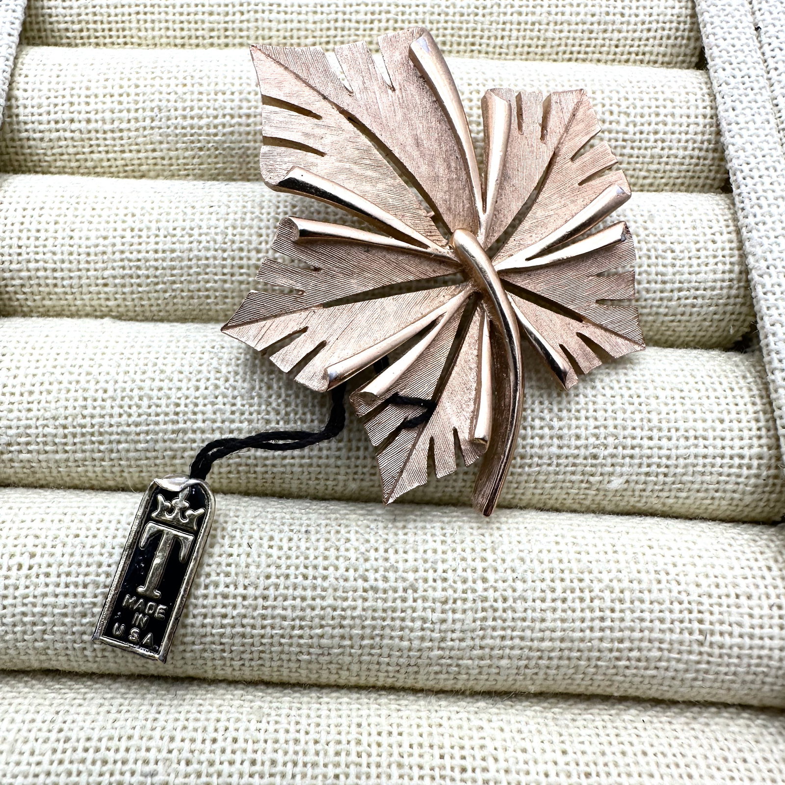 Vintage Trifari Gold Tone Leaf Brooch Original Tag Attached 2 Inch: Vintage Trifari Gold Tone Leaf Brooch Original Tag Attached 2 Inch