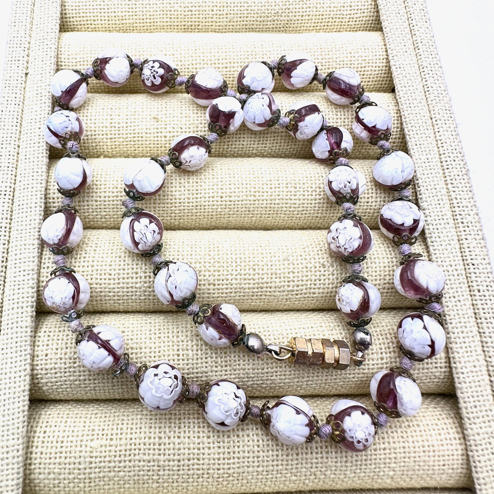 Vintage Murano Glass Bead Necklace 17 Inch Pink White: Vintage Murano Glass Bead Necklace 17 Inch Pink White