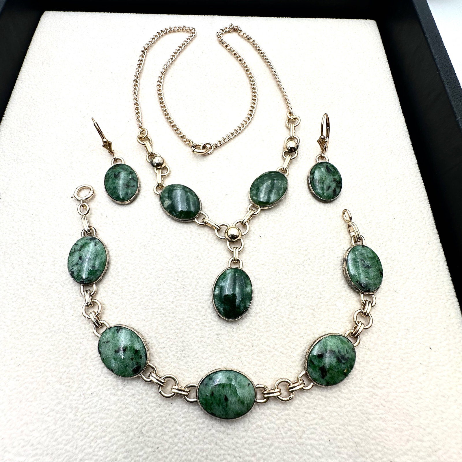 Vintage Sterling and 14K Gold Jade Necklace Bracelet and Pierced Earrings Set: Vintage Sterling and 14K Gold Jade Necklace Bracelet and Pierced Earrings Set