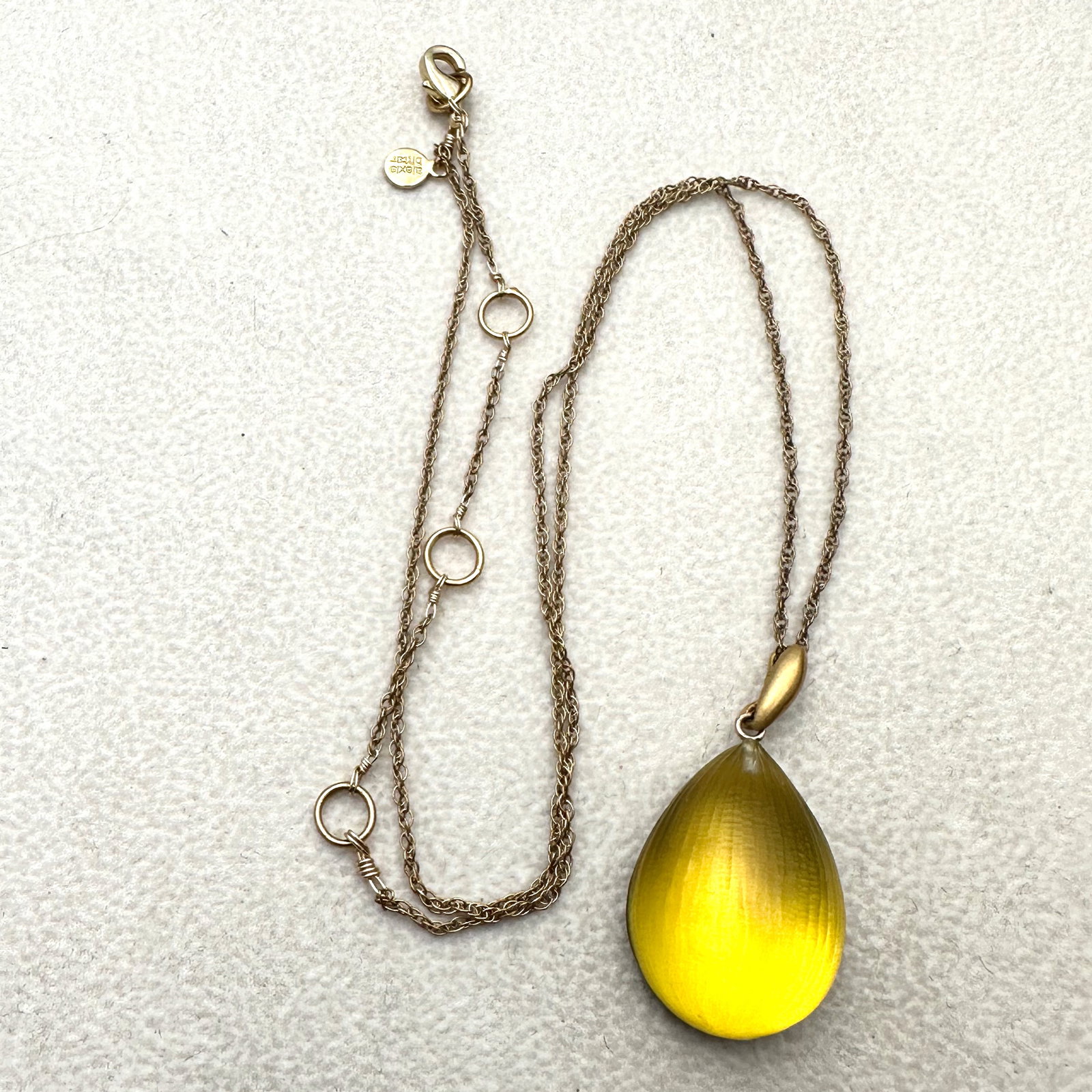 Alexis Bittar Gold Lucite Pendant Necklace 18 Inch: Alexis Bittar Gold Lucite Pendant Necklace 18 Inch