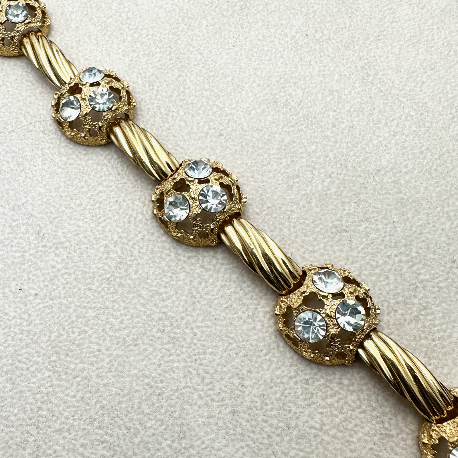 Vintage Trifari Clear Rhinestone Gold Tone Bracelet 7 Inch: Vintage Trifari Clear Rhinestone Gold Tone Bracelet 7 Inch