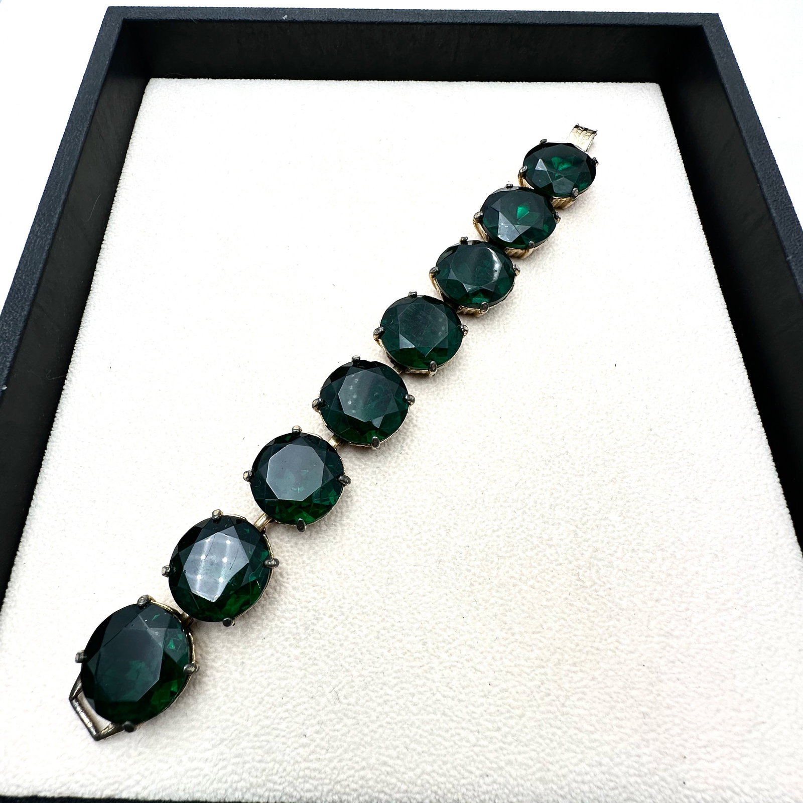 Vintage High End Unsigned Green Glass Rhinestone Gold Tone Bracelet 7.5 Inch: Vintage High End Unsigned Green Glass Rhinestone Gold Tone Bracelet 7.5 Inch