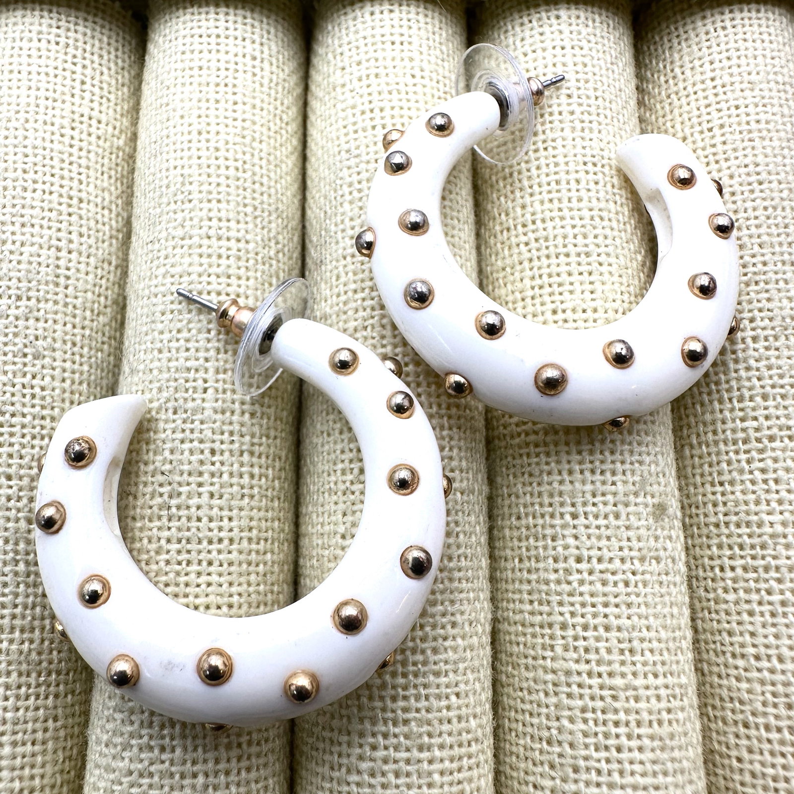 Vintage Kenneth Jay Lane KJL White Lucite Gold Tone Studded 1.5 Inch Pierced Hoop Earrings: Vintage Kenneth Jay Lane KJL White Lucite Gold Tone Studded 1.5 Inch Pierced Hoop Earrings