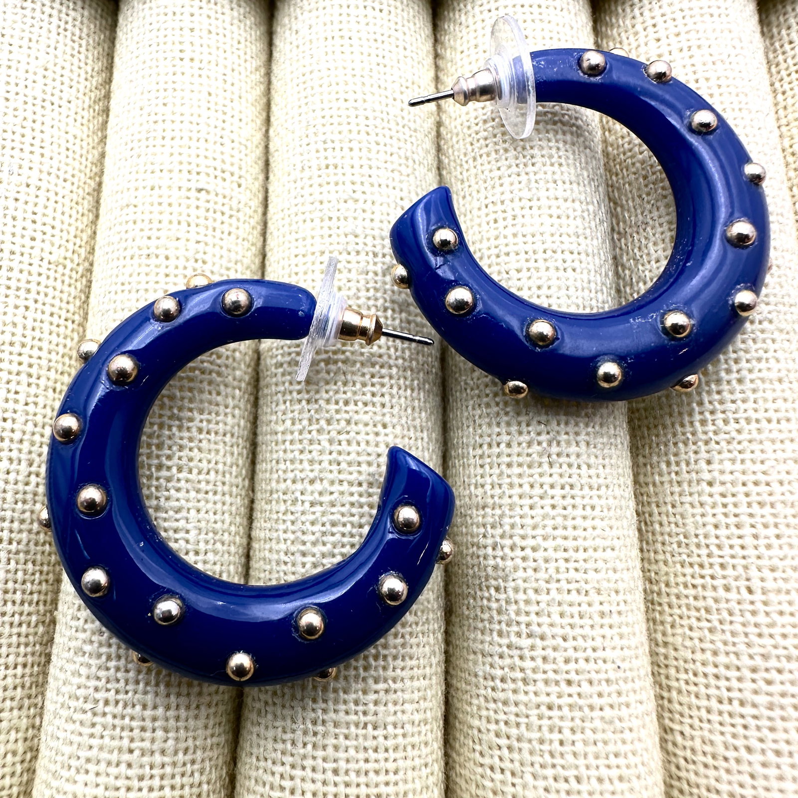 Vintage Kenneth Jay Lane KJL Blue Lucite Gold Tone Studded 1.5 Inch Pierced Hoop Earrings: Vintage Kenneth Jay Lane KJL Blue Lucite Gold Tone Studded 1.5 Inch Pierced Hoop Earrings