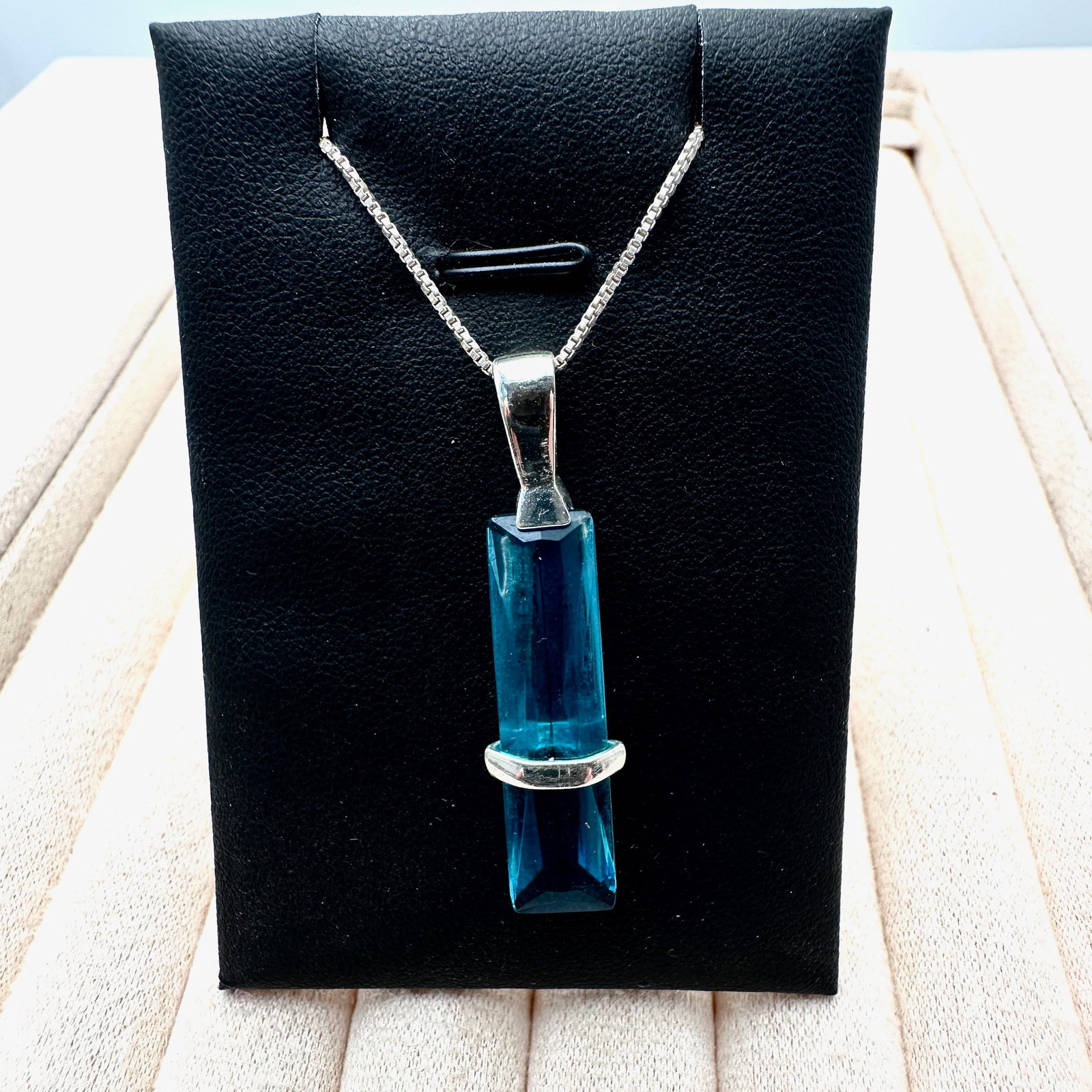 Blue Cubic Zirconia Pendant Sterling Silver Necklace 18 Inch Chain: Blue Cubic Zirconia Pendant Sterling Silver Necklace 18 Inch Chain