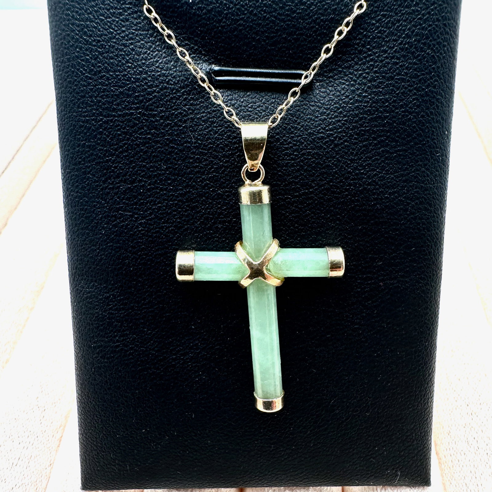 Green Jade Cross Pendant Necklace Gold Plated Sterling Silver 17 Inch Chain (1 of 2)