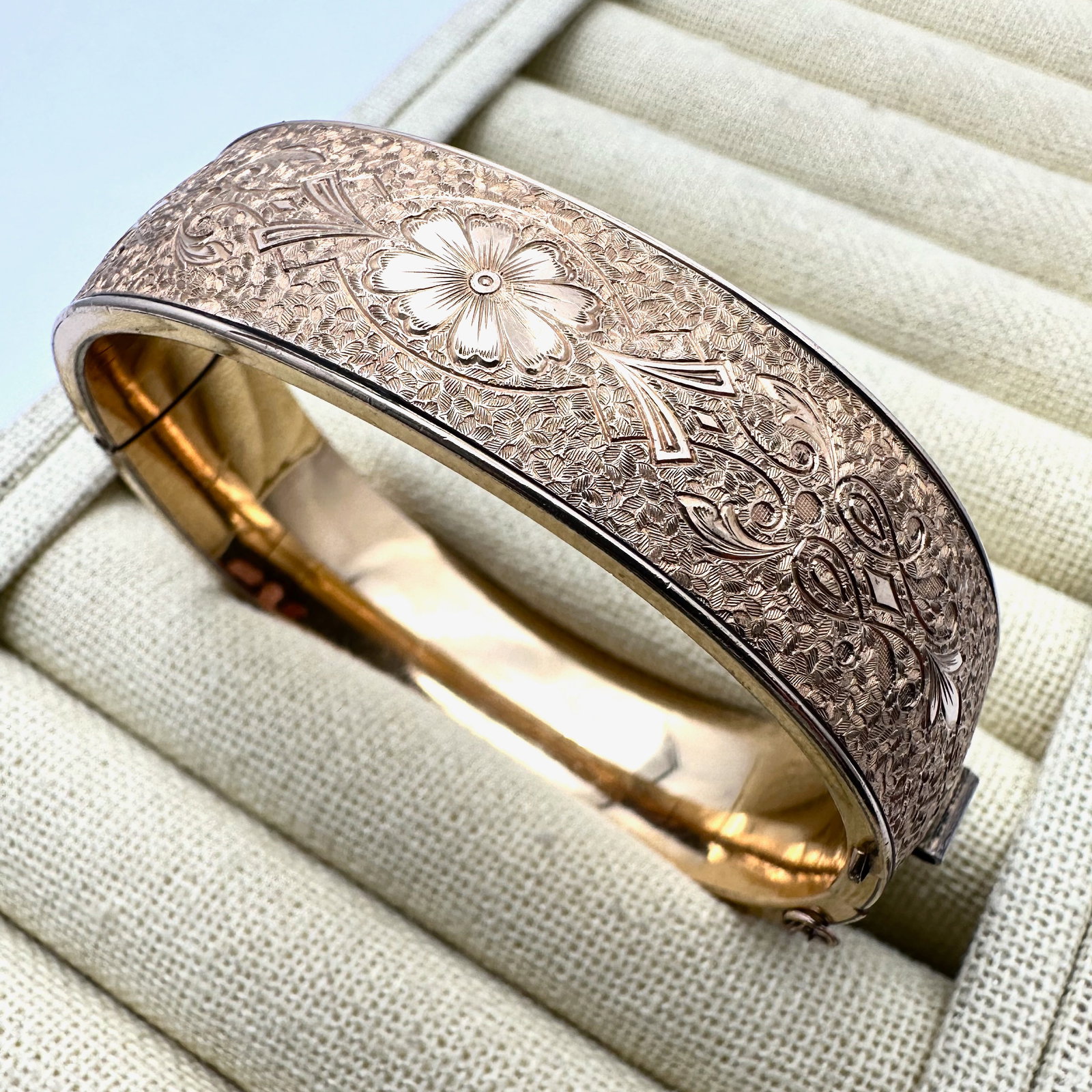 Antique Vintage Gold Filled Hinged Bangle Bracelet 7 Inch (1 of 2)