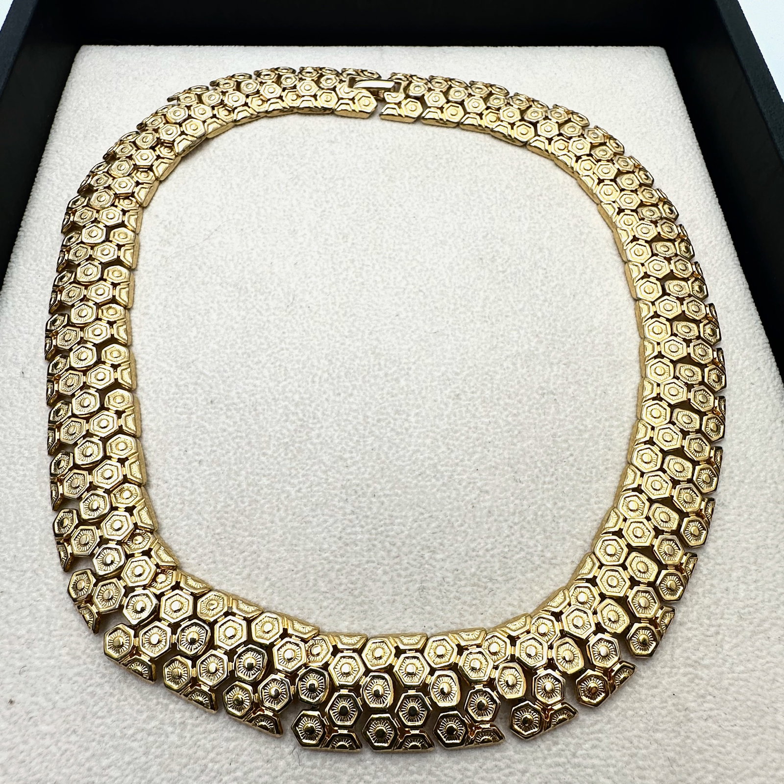 Vintage Geometric Gold Tone Choker Necklace Nice Quality Made 16 Inch (1 of 2)