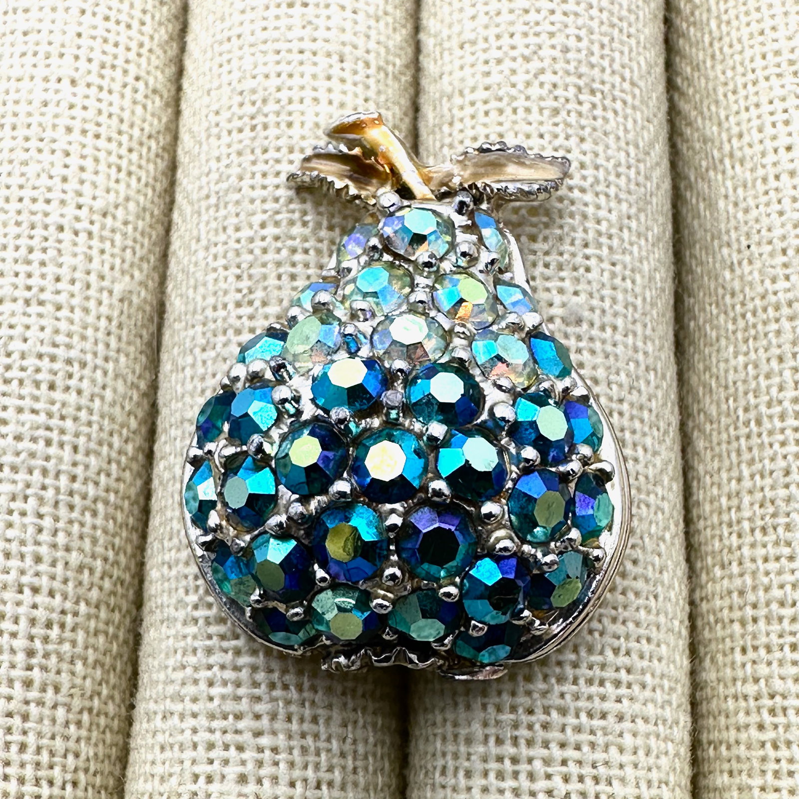 Vintage Blue Green Glass Rhinestone Gold Tone Fruit Pin Brooch 1.5 Inch: Vintage Blue Green Glass Rhinestone Gold Tone Fruit Pin Brooch 1.5 Inch