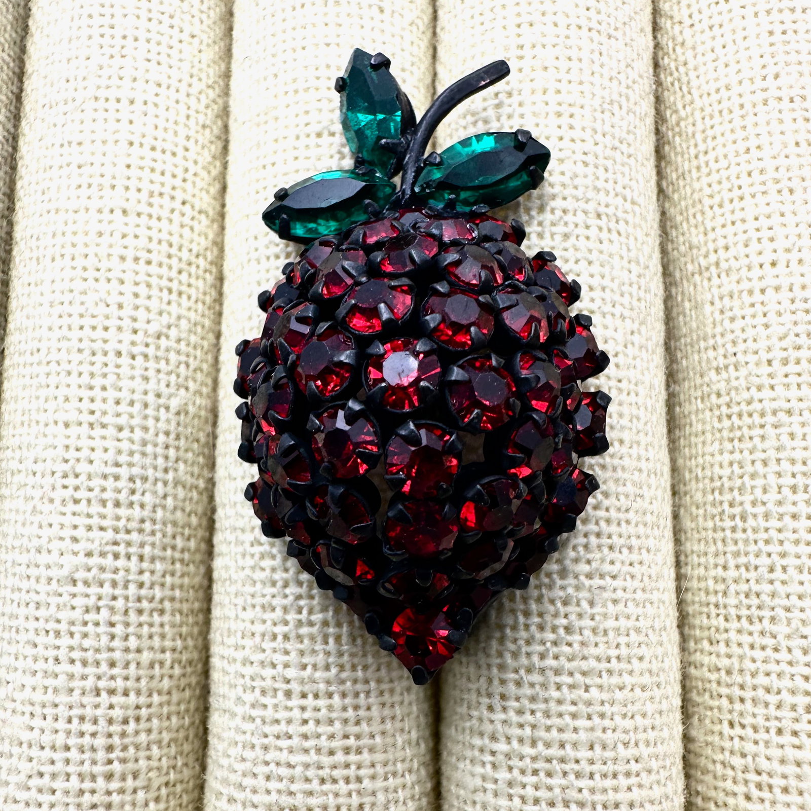 Vintage Warner Red Glass Rhinestone Domed Fruit Pin Brooch 1.5 Inch: Vintage Warner Red Glass Rhinestone Domed Fruit Pin Brooch 1.5 Inch