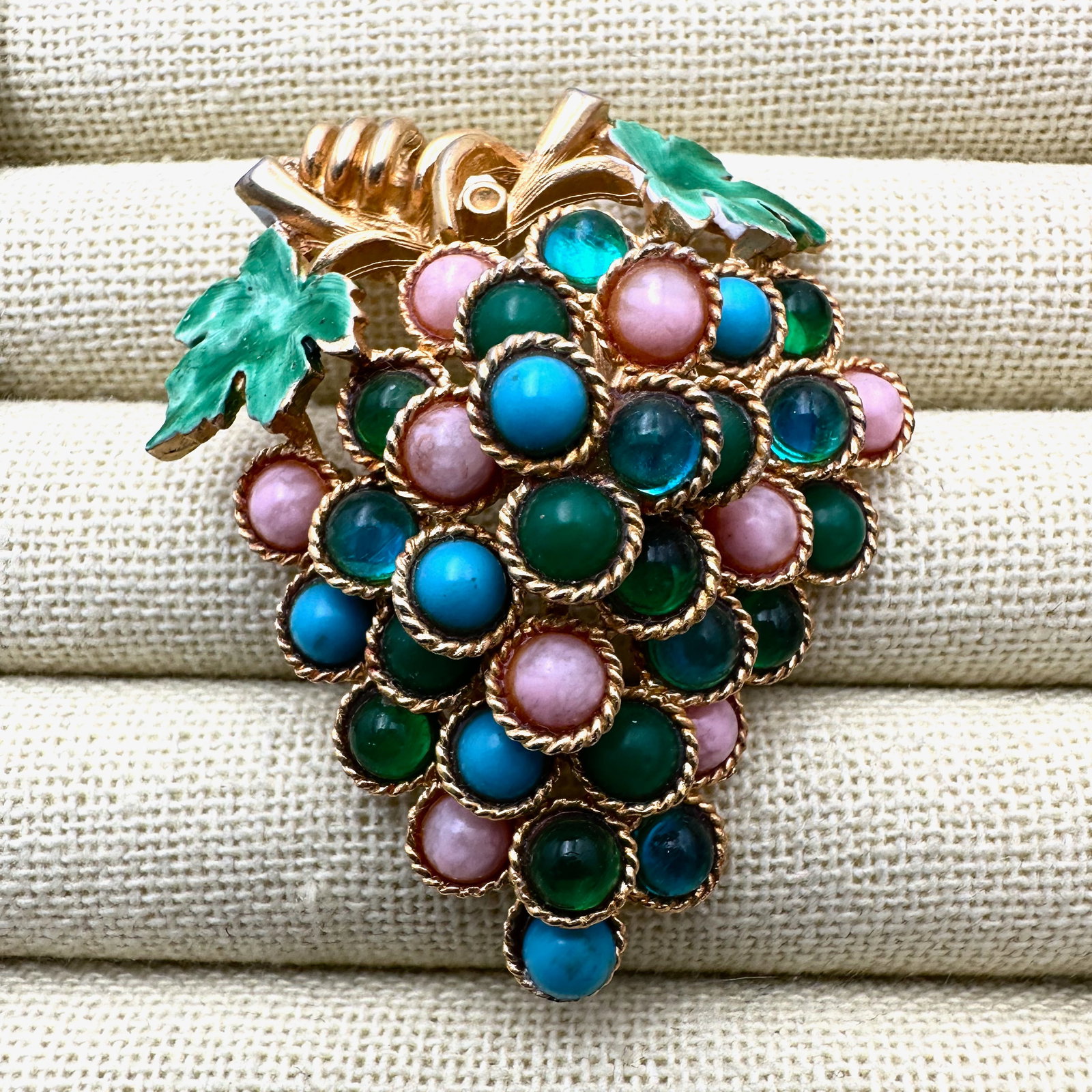 Vintage Capri Pink Blue Green Stone Gold Tone Grapes Brooch Pin 2.5 Inch: Vintage Capri Pink Blue Green Stone Gold Tone Grapes Brooch Pin 2.5 Inch