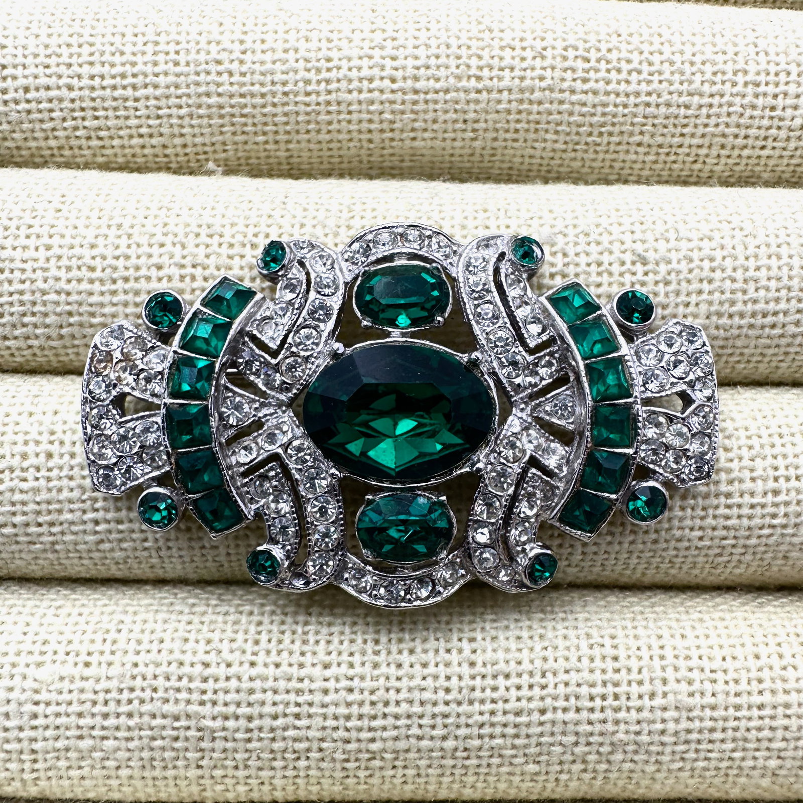 Vintage Ora Emerald Green and Clear Glass Rhinestone Rhodium Plated Silver Brooch Pin 2 Inch (1 of 2)