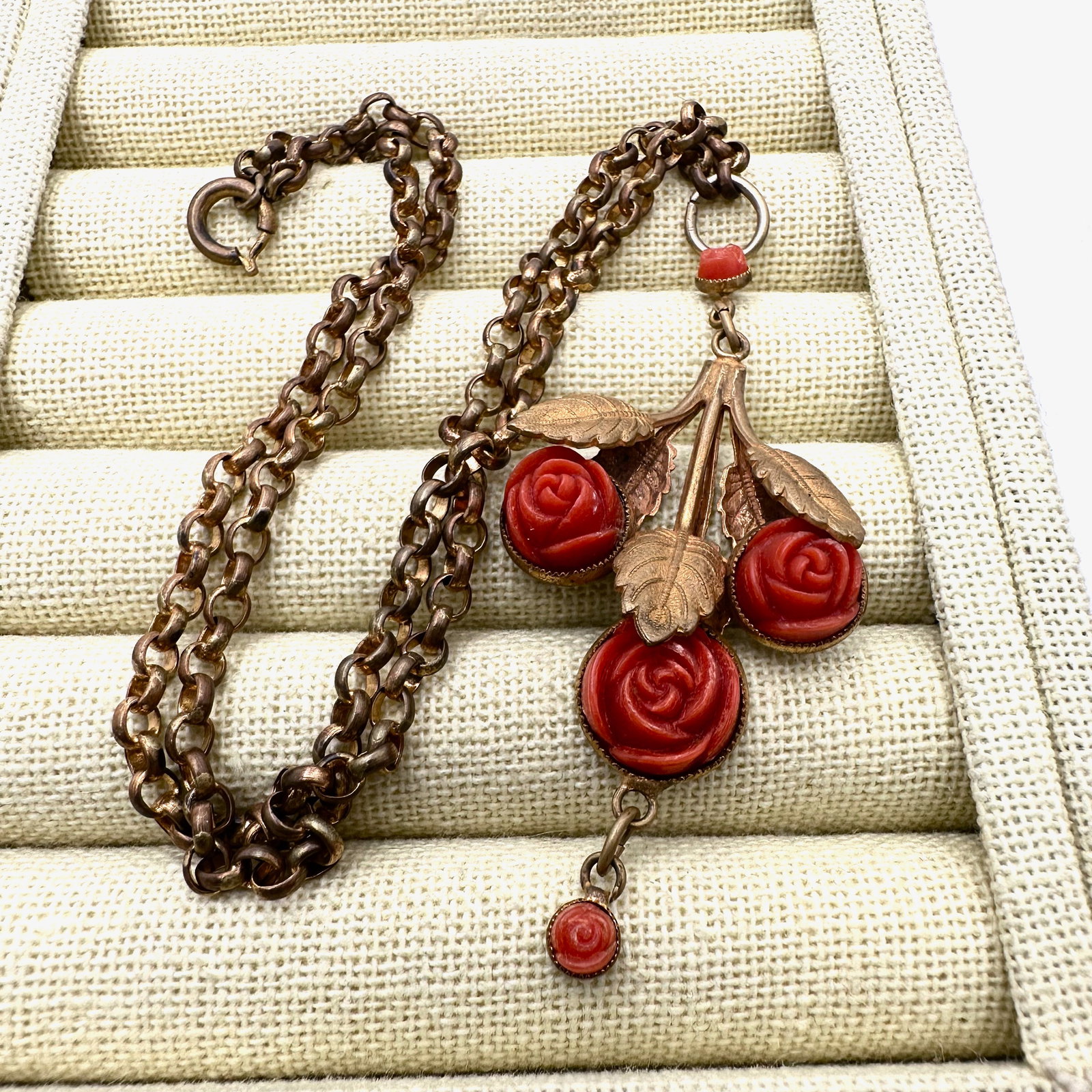 Vintage Coral Color Rose Pendant Antiqued Gold Tone Necklace 20 Inch Chain: Vintage Coral Color Rose Pendant Antiqued Gold Tone Necklace 20 Inch Chain