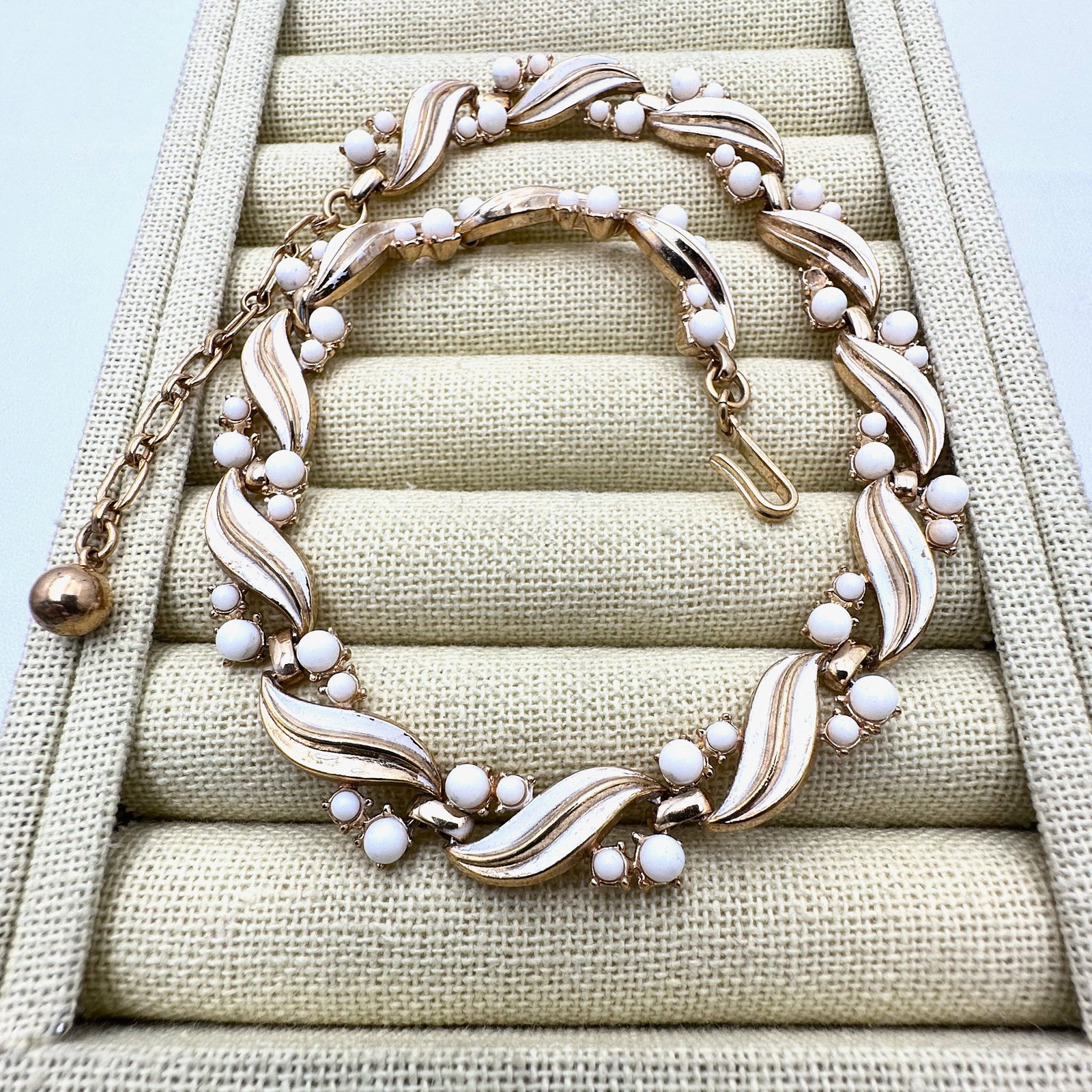Vintage Trifari White Enamel Gold Tone Necklace 16 Inch (1 of 2)