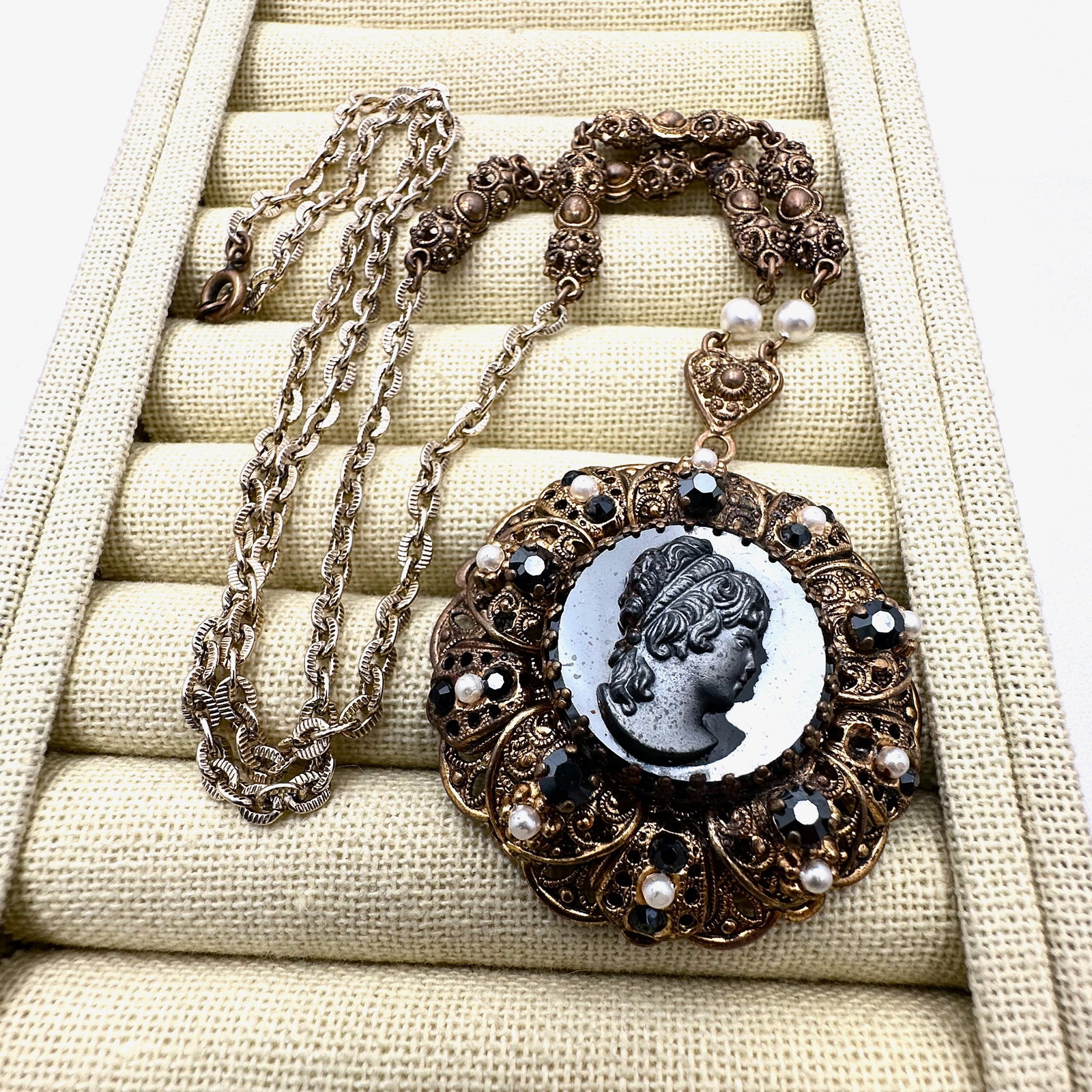 Vintage West Germany Cameo Faux Pearl Gold Tone Pendant Necklace 20 Inch Chain: Vintage West Germany Cameo Faux Pearl Gold Tone Pendant Necklace 20 Inch Chain