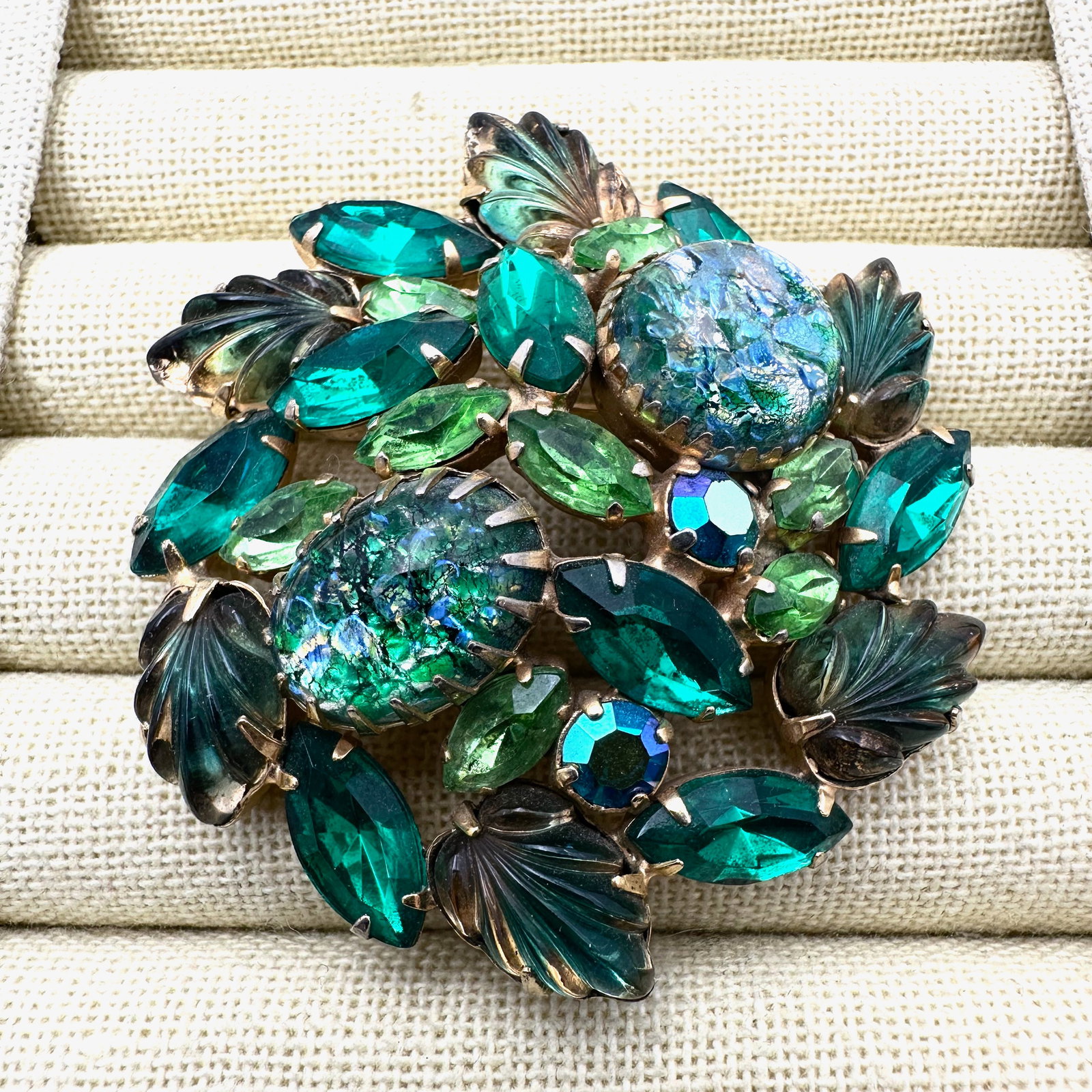 Vintage Juliana? Green Dragons Breath Glass Rhinestone Gold Tone Brooch Pin 2.5 Inch: Vintage Juliana? Green Dragons Breath Glass Rhinestone Gold Tone Brooch Pin 2.5 Inch