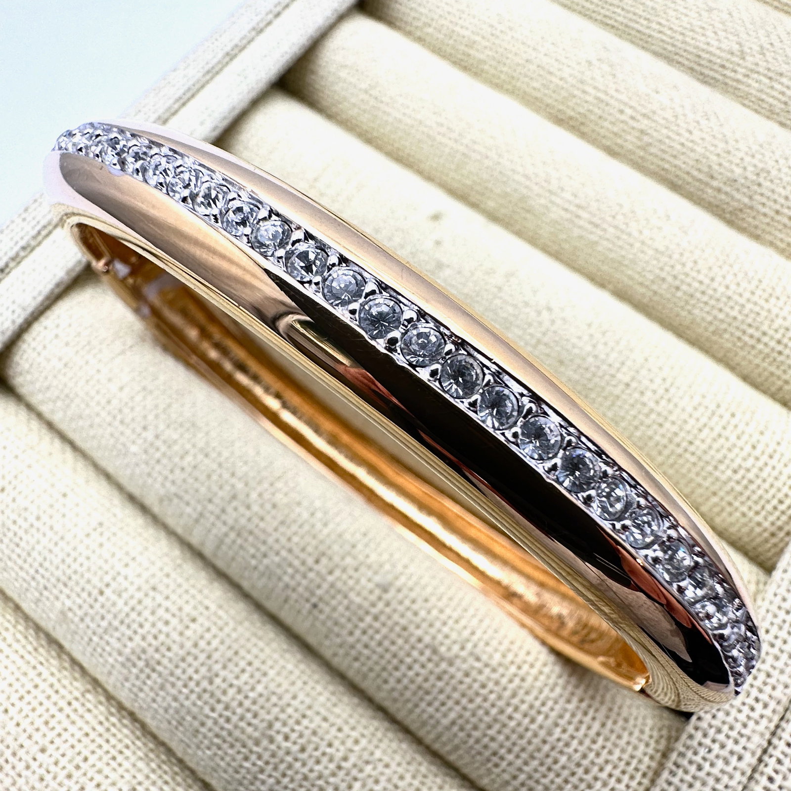 Vintage Swarovski Clear Crystal Gold Tone Hinged Bangle Bracelet 7 Inch: Vintage Swarovski Clear Crystal Gold Tone Hinged Bangle Bracelet 7 Inch