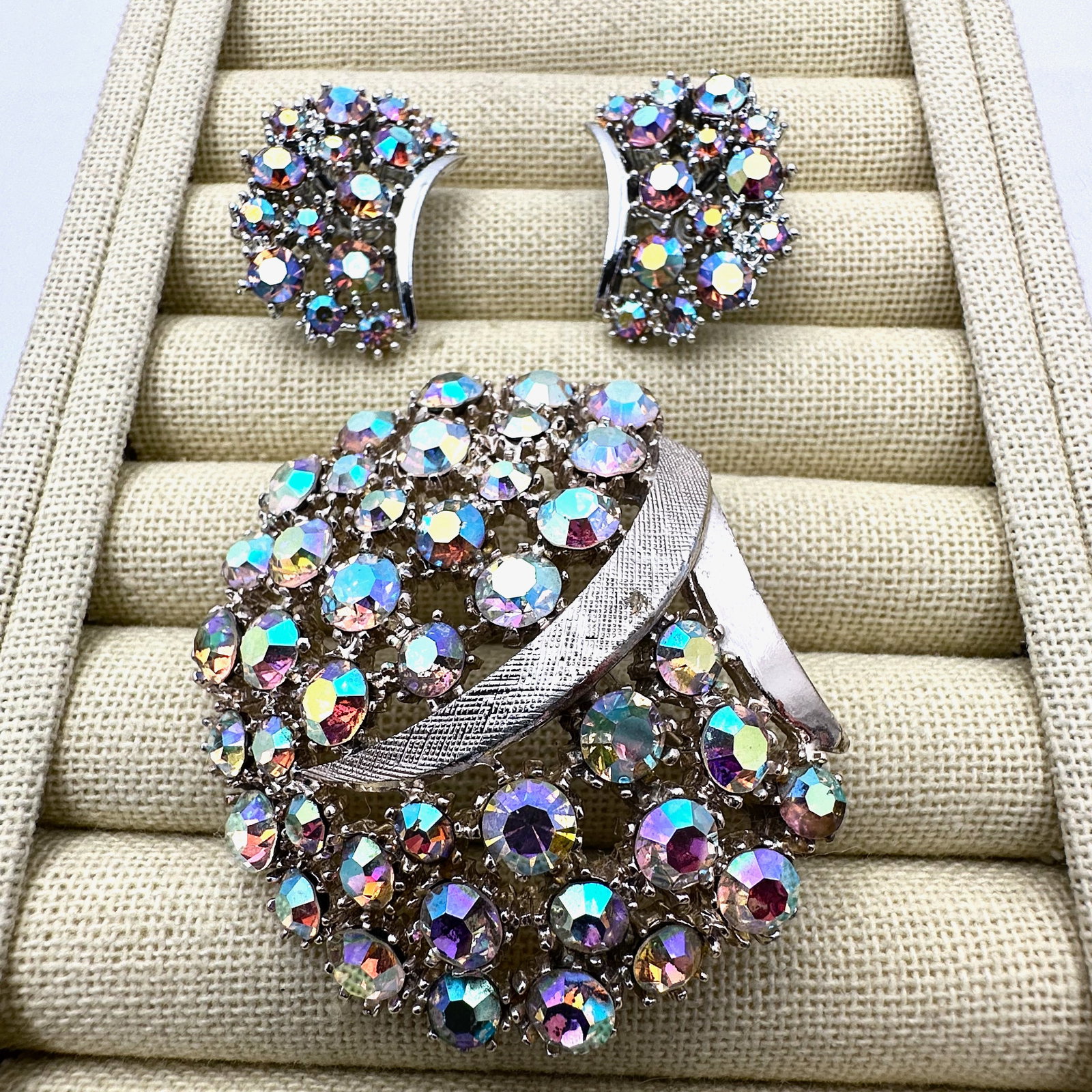 Vintage ART Arthur Pepper Aurora Borealis Rhinestone Gold Tone Brooch And Clip Earrings: Vintage ART Arthur Pepper Aurora Borealis Rhinestone Gold Tone Brooch And Clip Earrings