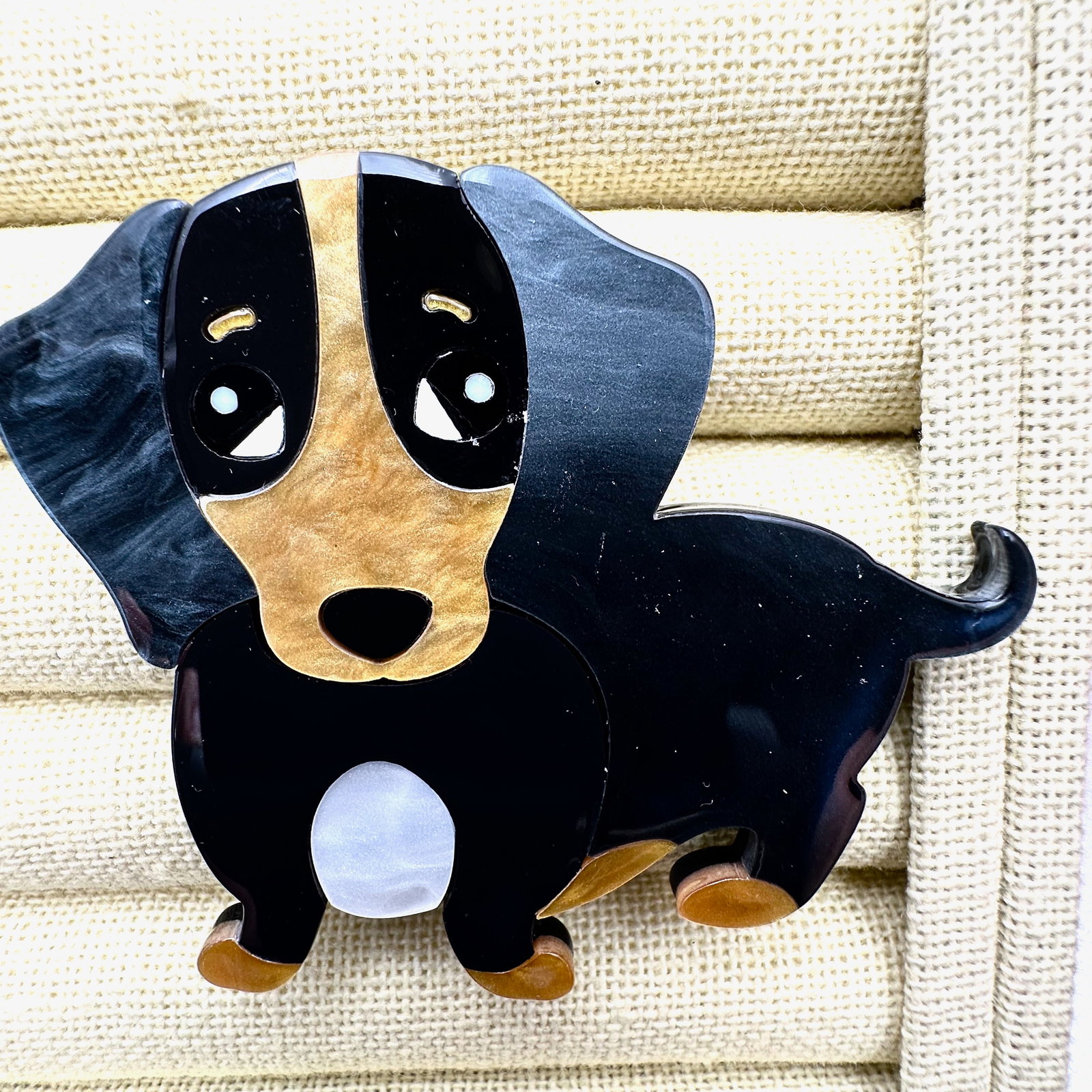 Dachshund Lucite Brooch Pin Dog Doggy Puppy 2.5 Inch (1 of 2)