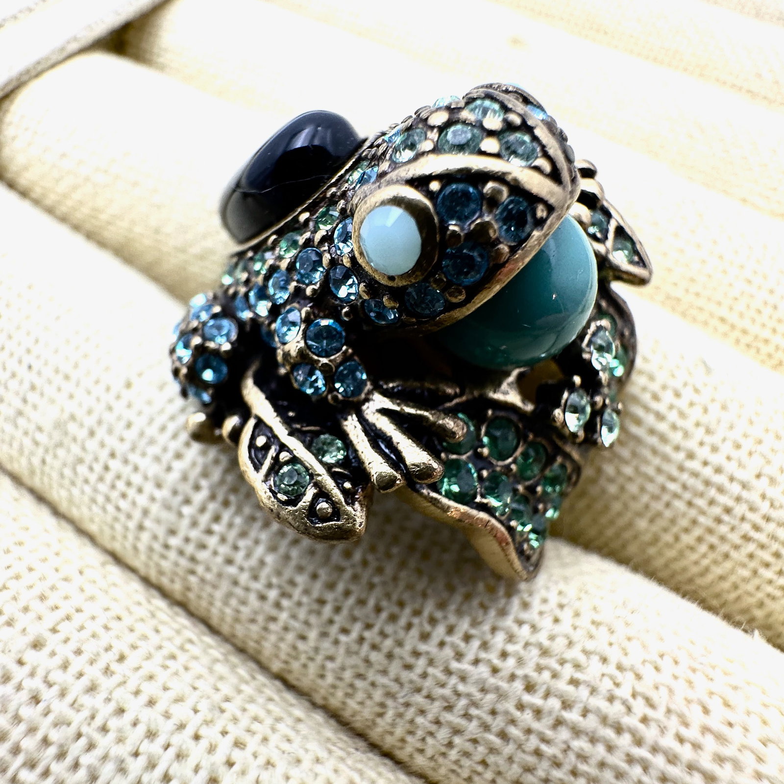 Heidi Daus Crystal Frog Bronze Tone Ring Size 6 (1 of 2)