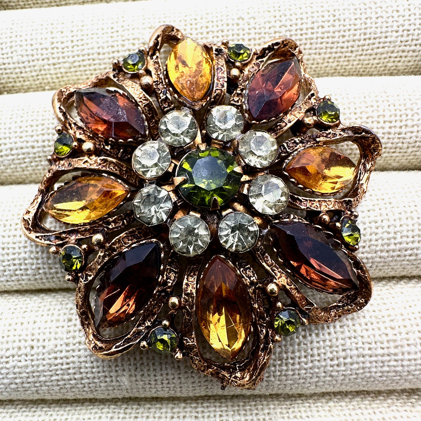 Vintage Olive Green Amber and Orange Glass Rhinestone Gold Tone Brooch Pin 2.5 Inch: Vintage Olive Green Amber and Orange Glass Rhinestone Gold Tone Brooch Pin 2.5 Inch